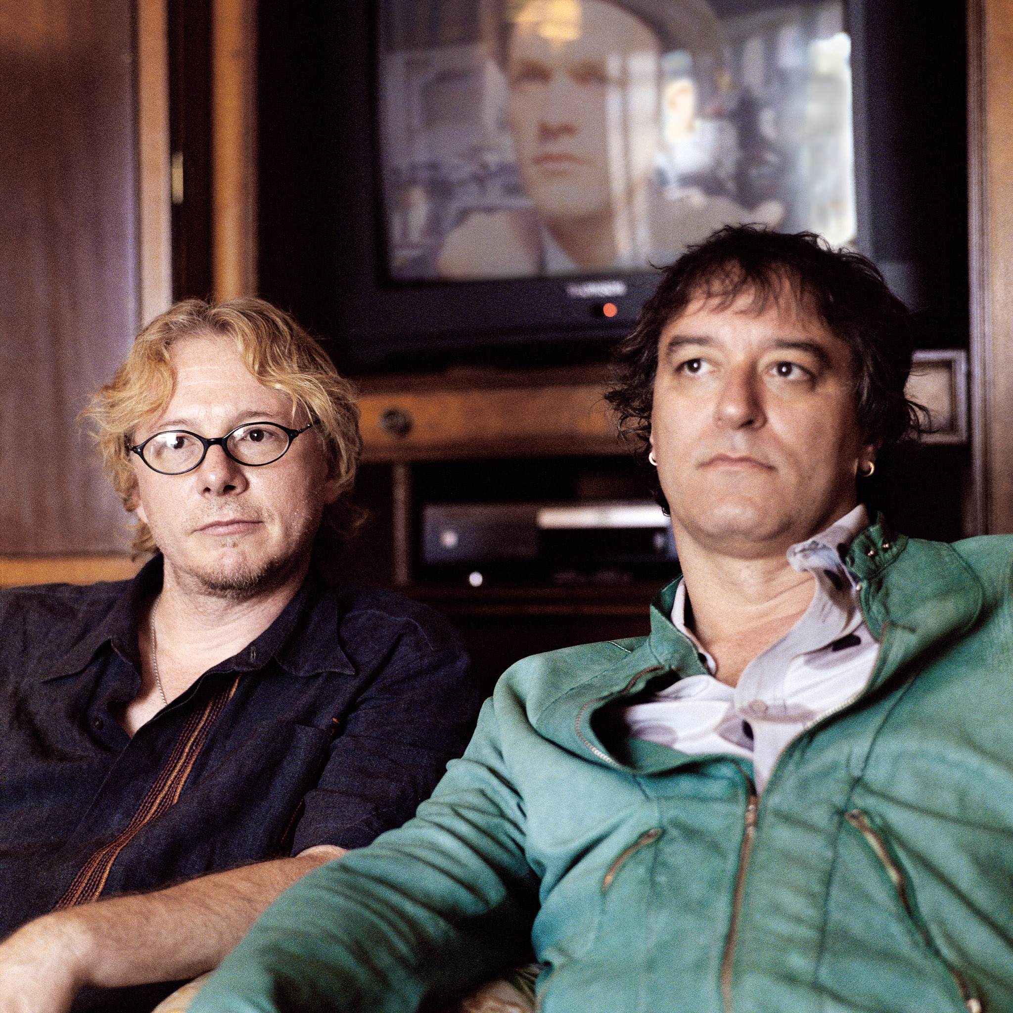 Mike Mills, Peter Buck, Rem dentrou0026fuori, 2050x2050 HD Phone