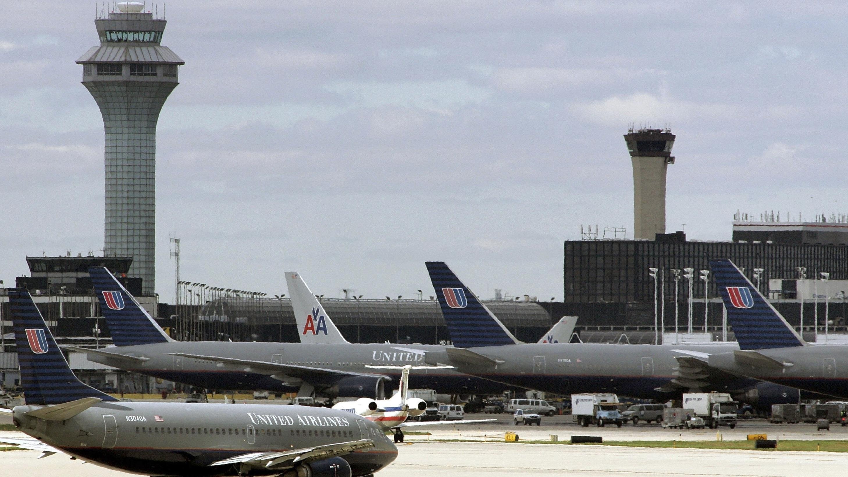 Chicago O'Hare Airport, Warning travelers, Exposed to measles, Ohare International Airport, 2920x1650 HD Desktop