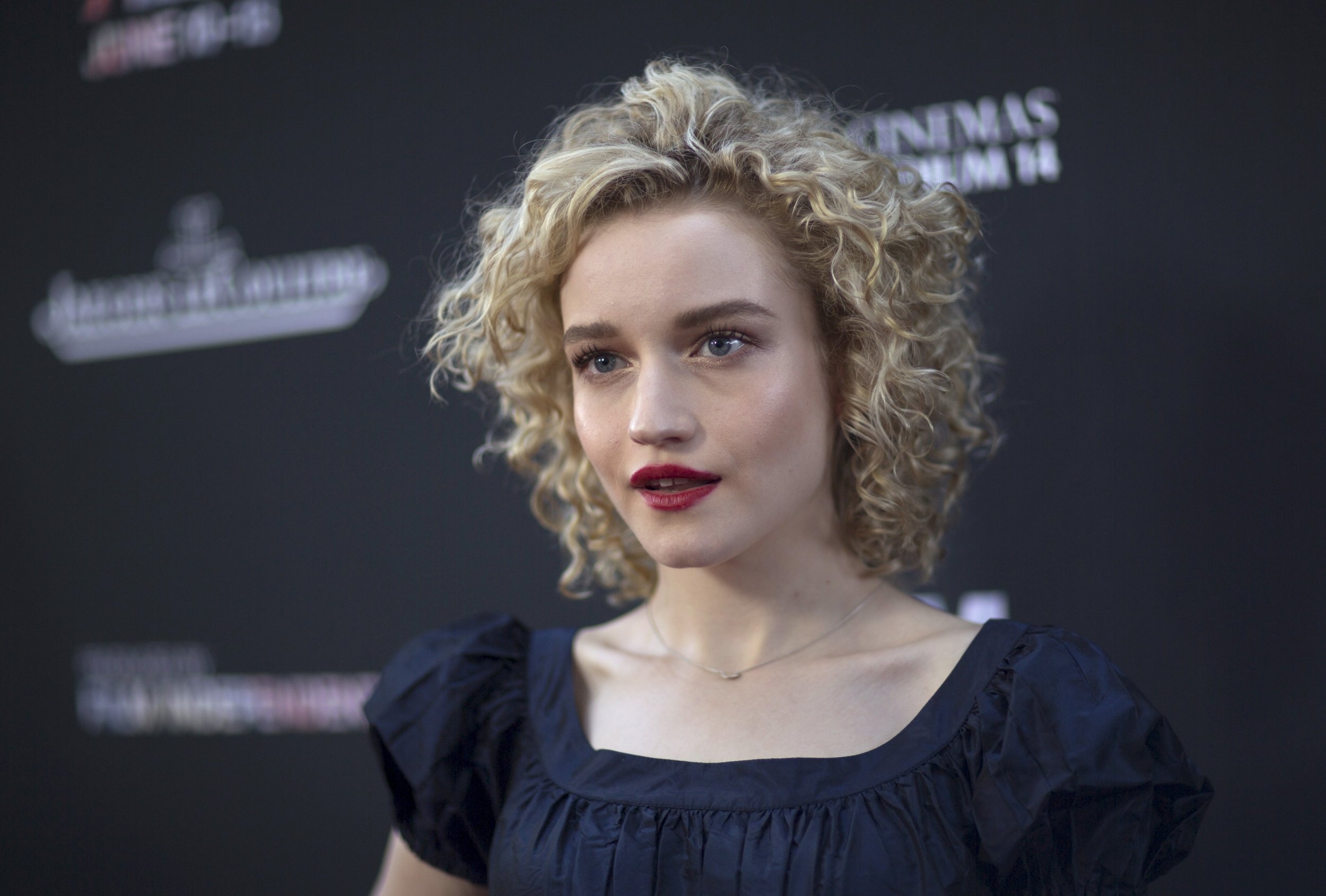 Julia Garner, Rising star, Launch success, Career milestones, 2500x1690 HD Desktop