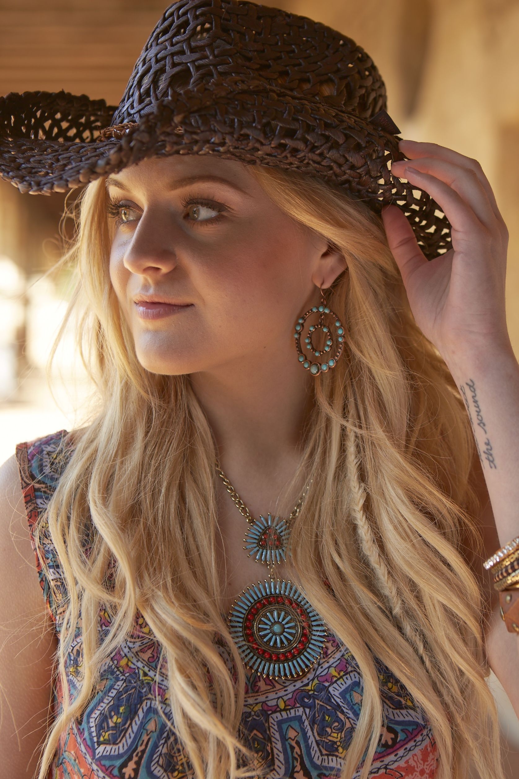 Kelsea Ballerini, Country fashion hats, Bootbarn, 1680x2520 HD Phone