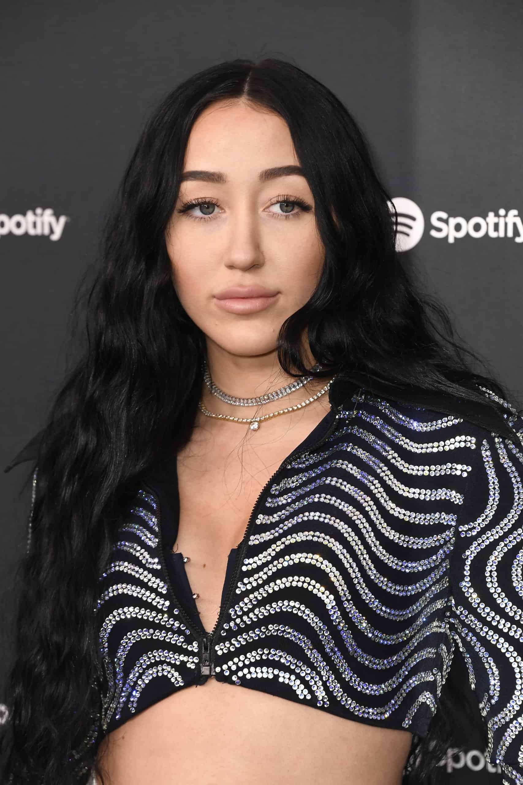 Noah Cyrus celebs, Receives backlash, Calling out, 1710x2560 HD Phone