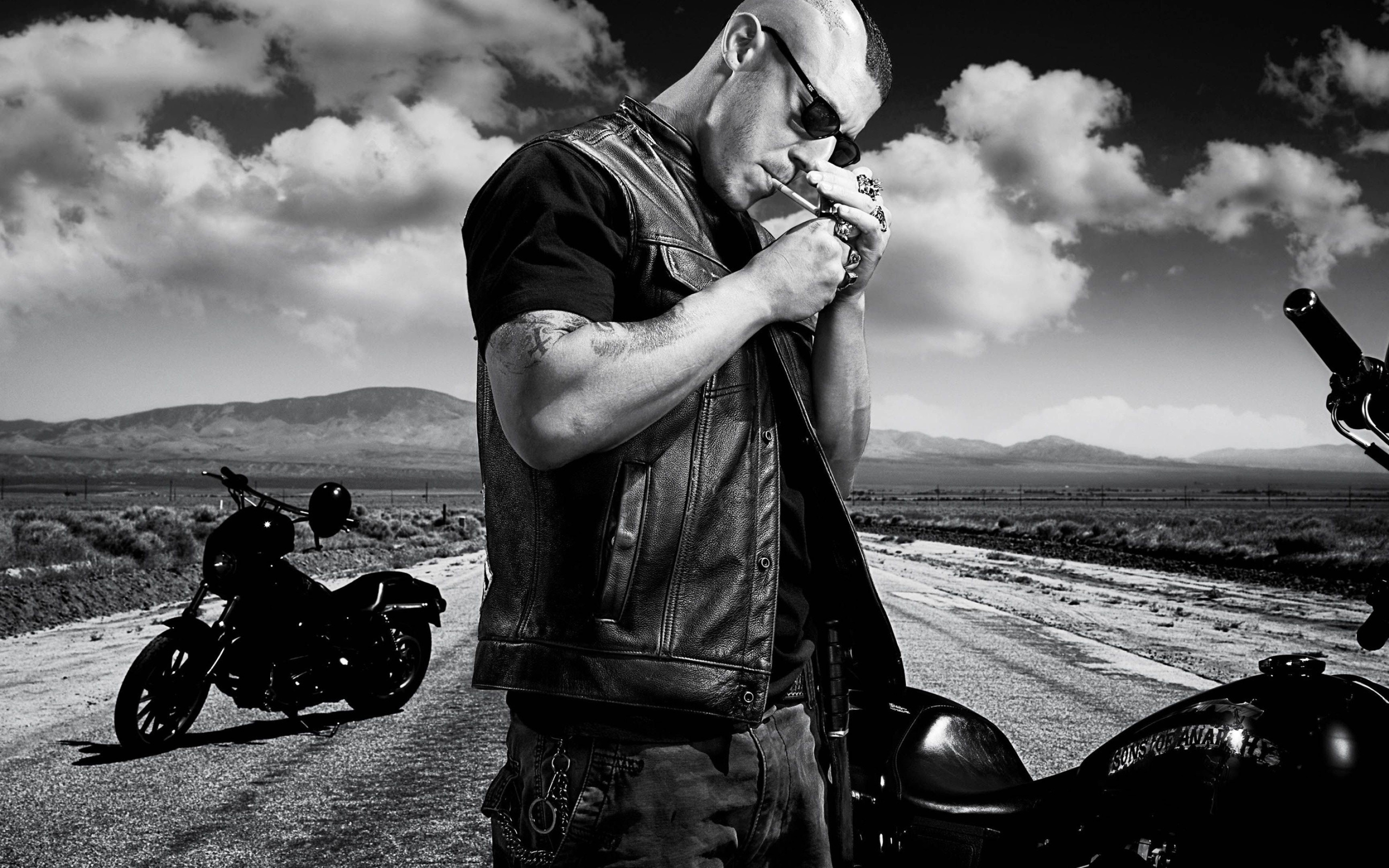 Theo Rossi as Juice Ortiz, Harley-Davidson cruiser motorcycle, Desert highway road, HD Desktop wallpaper