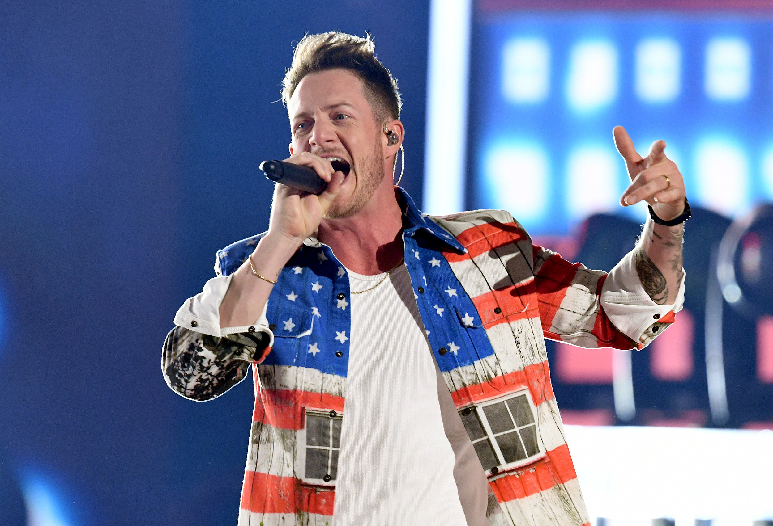 Tyler Hubbard Music, Smiling in Gilford, 2500x1710 HD Desktop