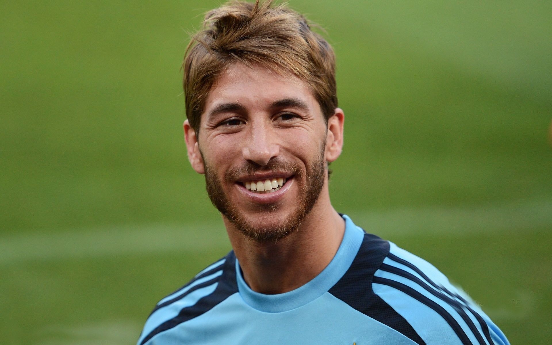 Sergio Ramos, light blue training shirt, green soccer pitch, HD Desktop wallpaper
