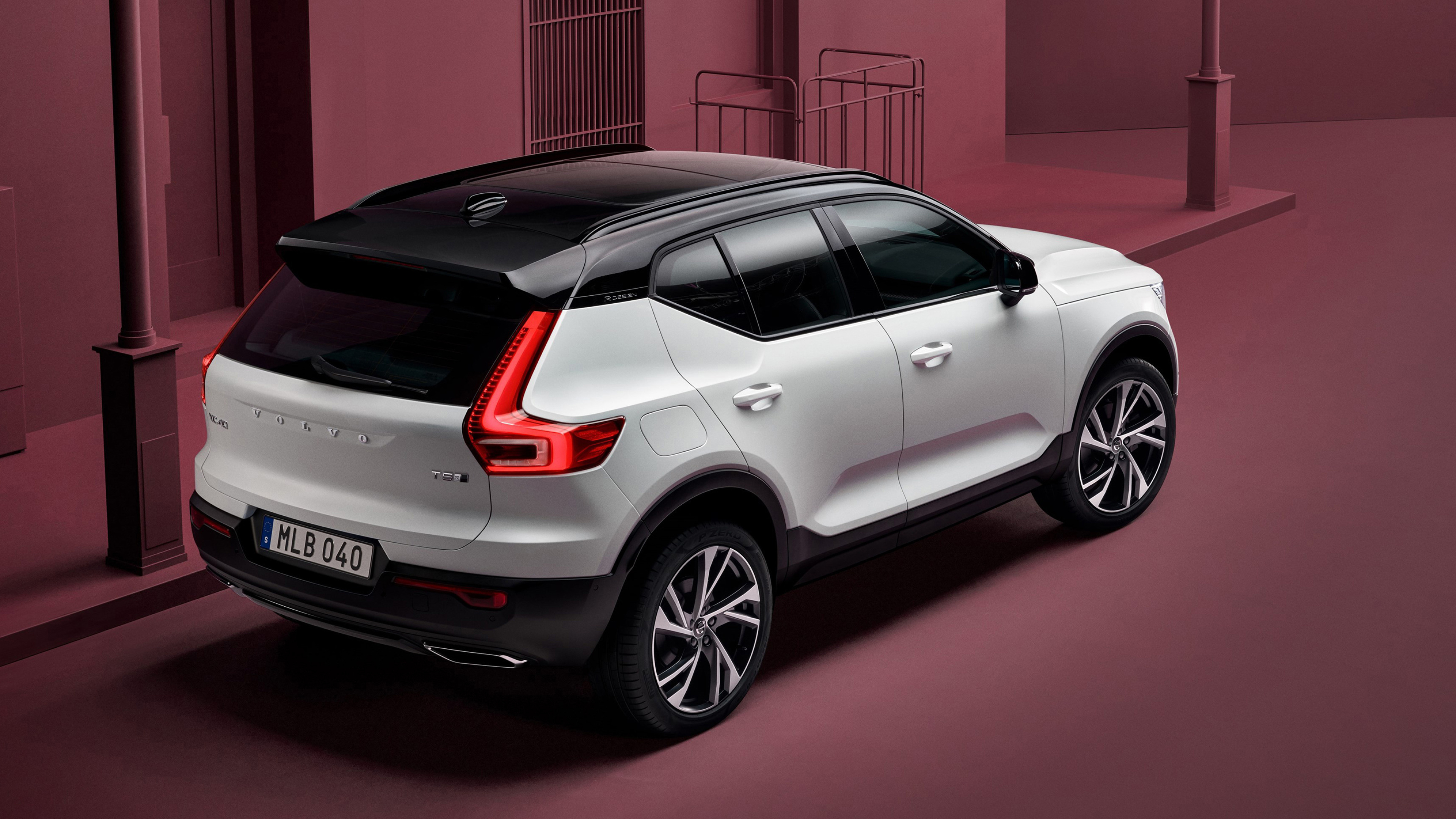 Volvo XC40, Cars Desktop Wallpapers, Compact SUV, Urban Adventures, 3840x2160 4K Desktop