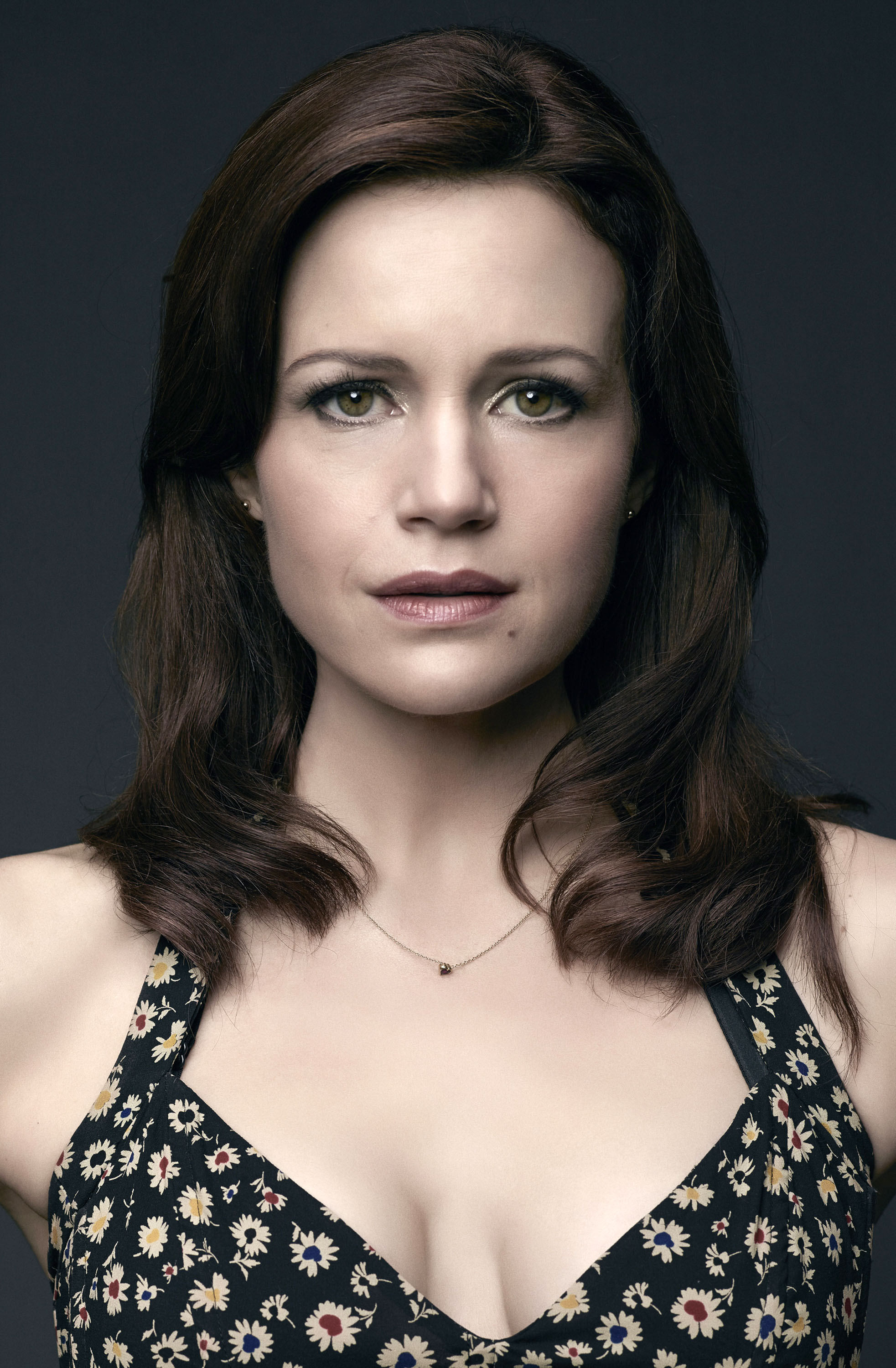 Carla Gugino, M. Night Shyamalan, TV, Comic-Con, 1970x3000 HD Phone