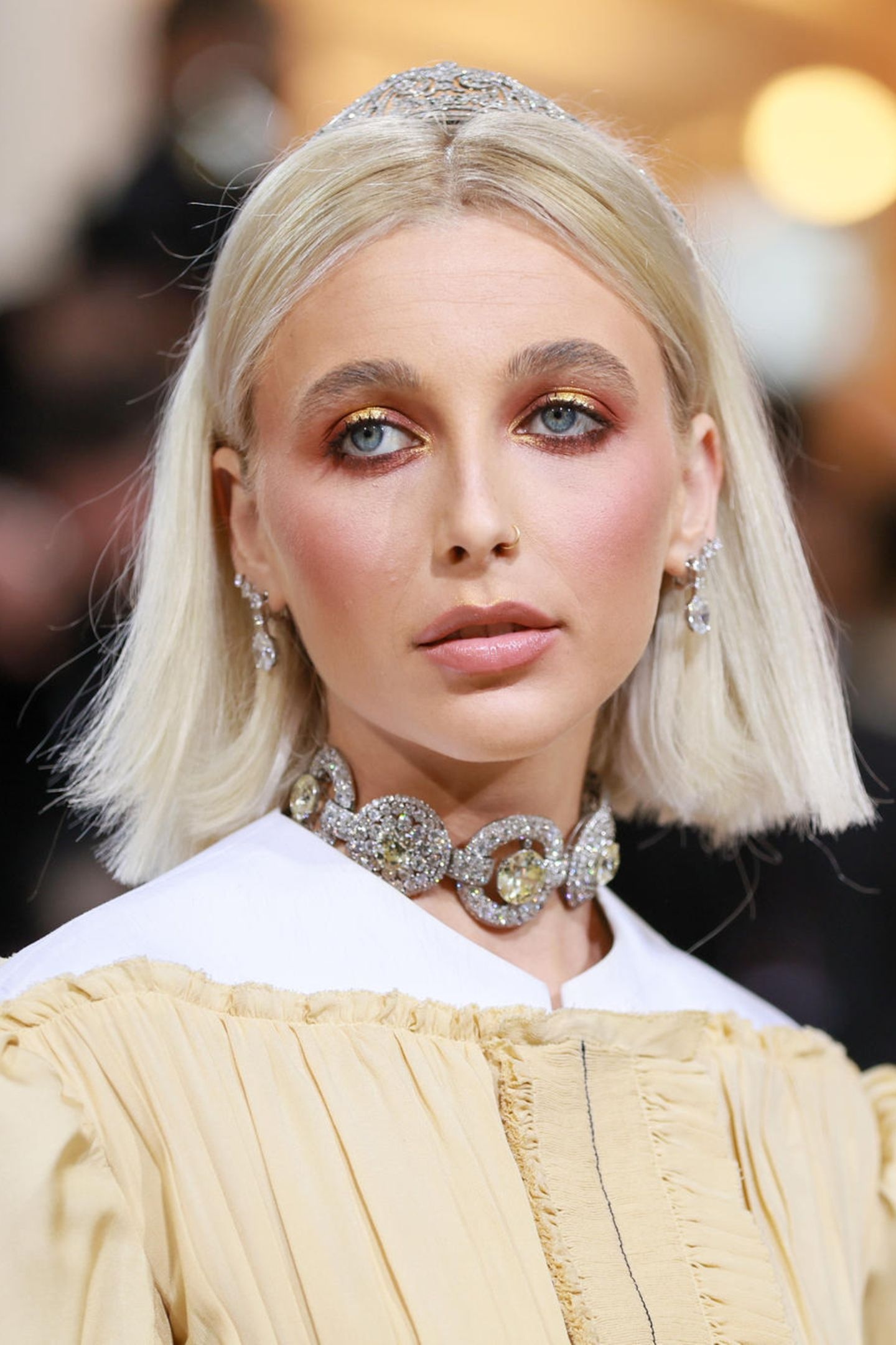 Emma Chamberlain, Met Gala 2022, Beauty looks, Red carpet, 1440x2160 HD Phone