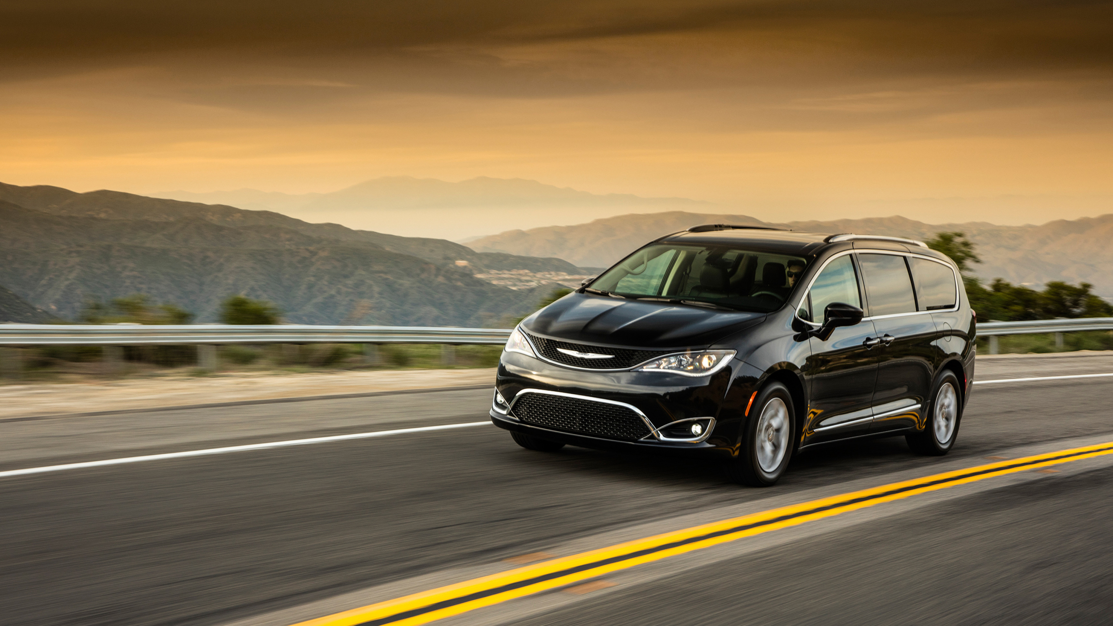 Chrysler Pacifica, Touring L Plus edition, Advanced features, Comfortable ride, 3840x2160 4K Desktop