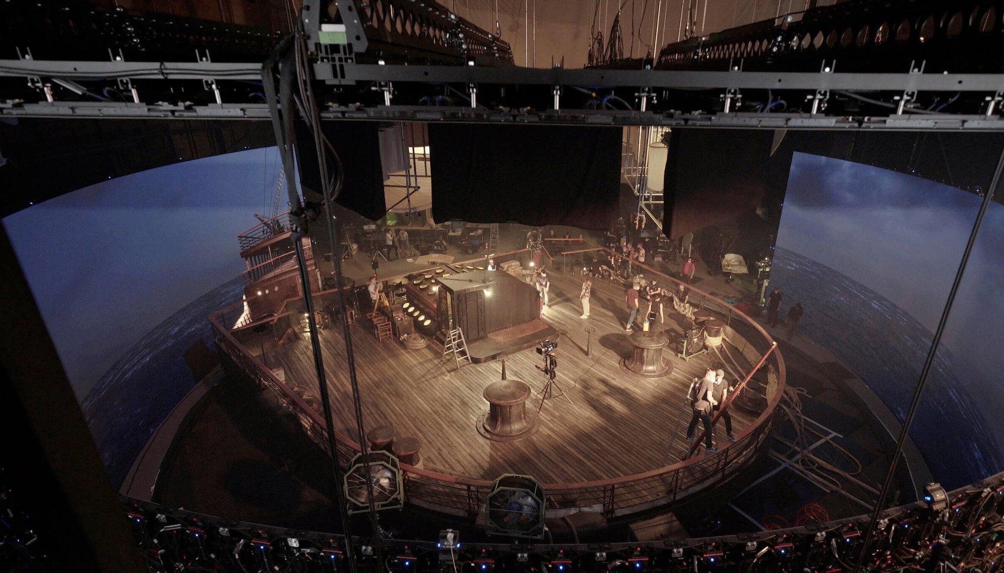 Studio Babelsberg stages, Film production settings, Versatile filming spaces, Creative freedom, 2000x1150 HD Desktop