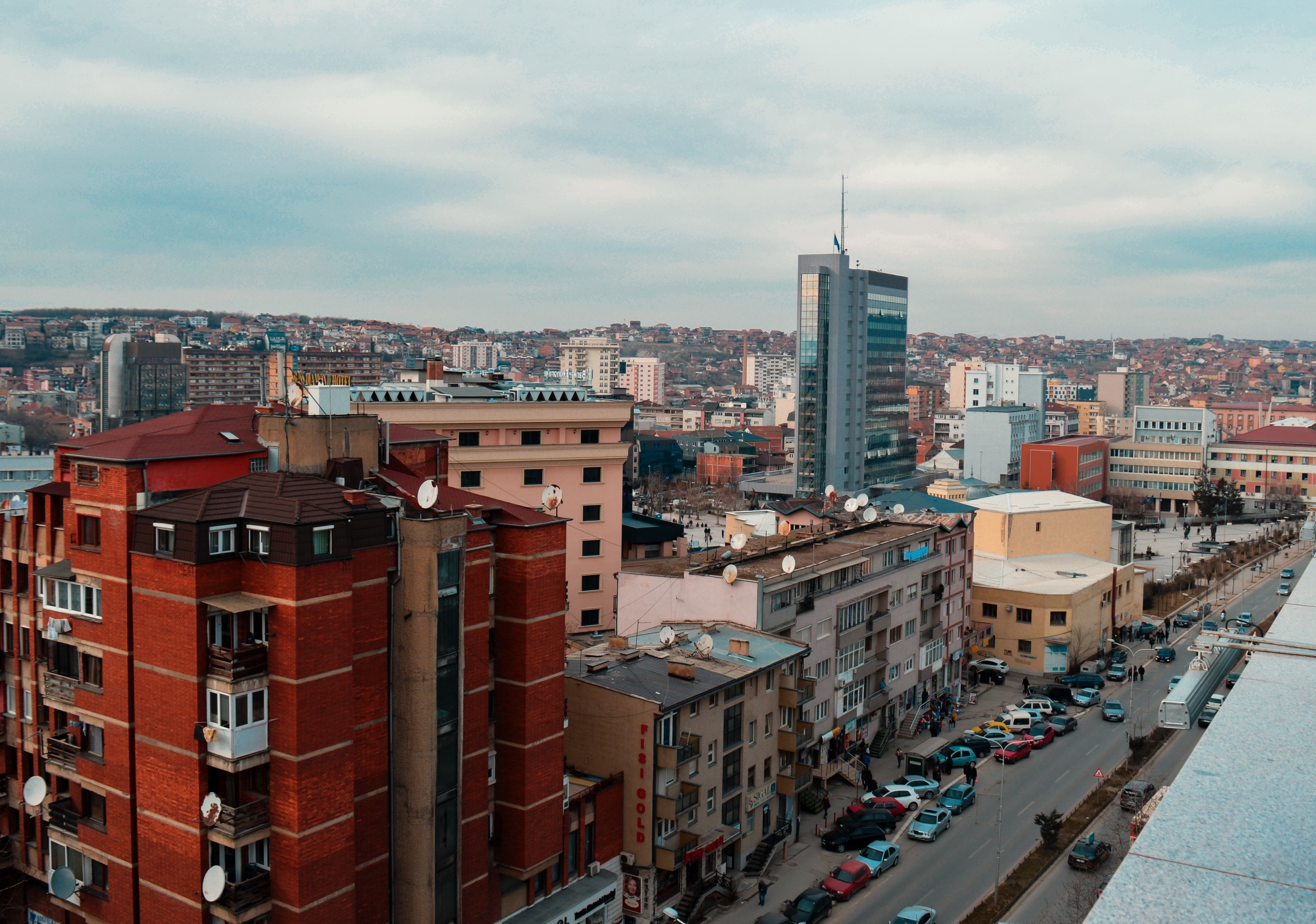 Pristina travels, Trouble in Kosovo, Ongoing dilemma of war, Crime indictments lossi, 2560x1800 HD Desktop