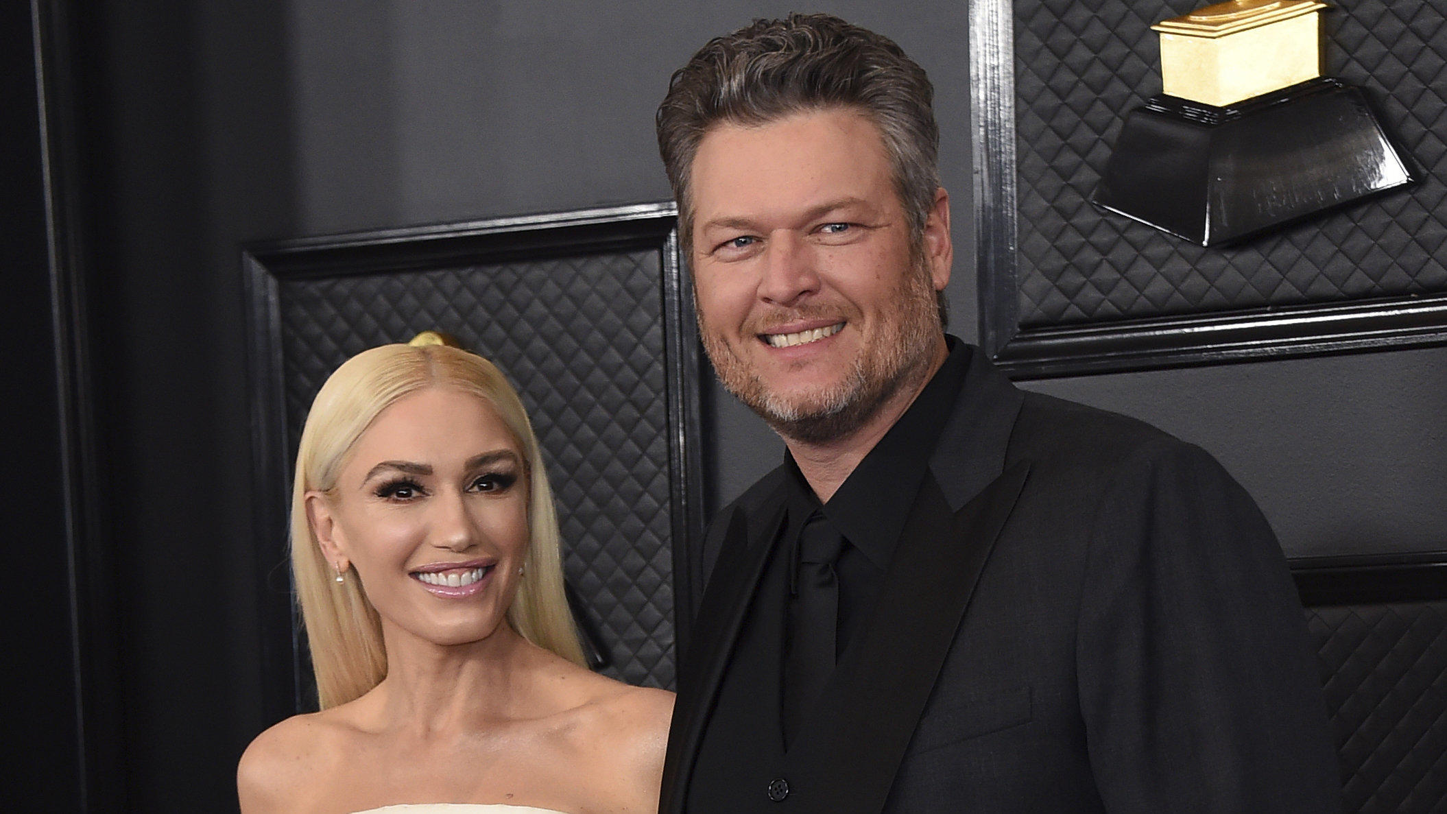 Gwen Stefani, Cowboy boots, Dream wedding, Blake Shelton, 2110x1190 HD Desktop