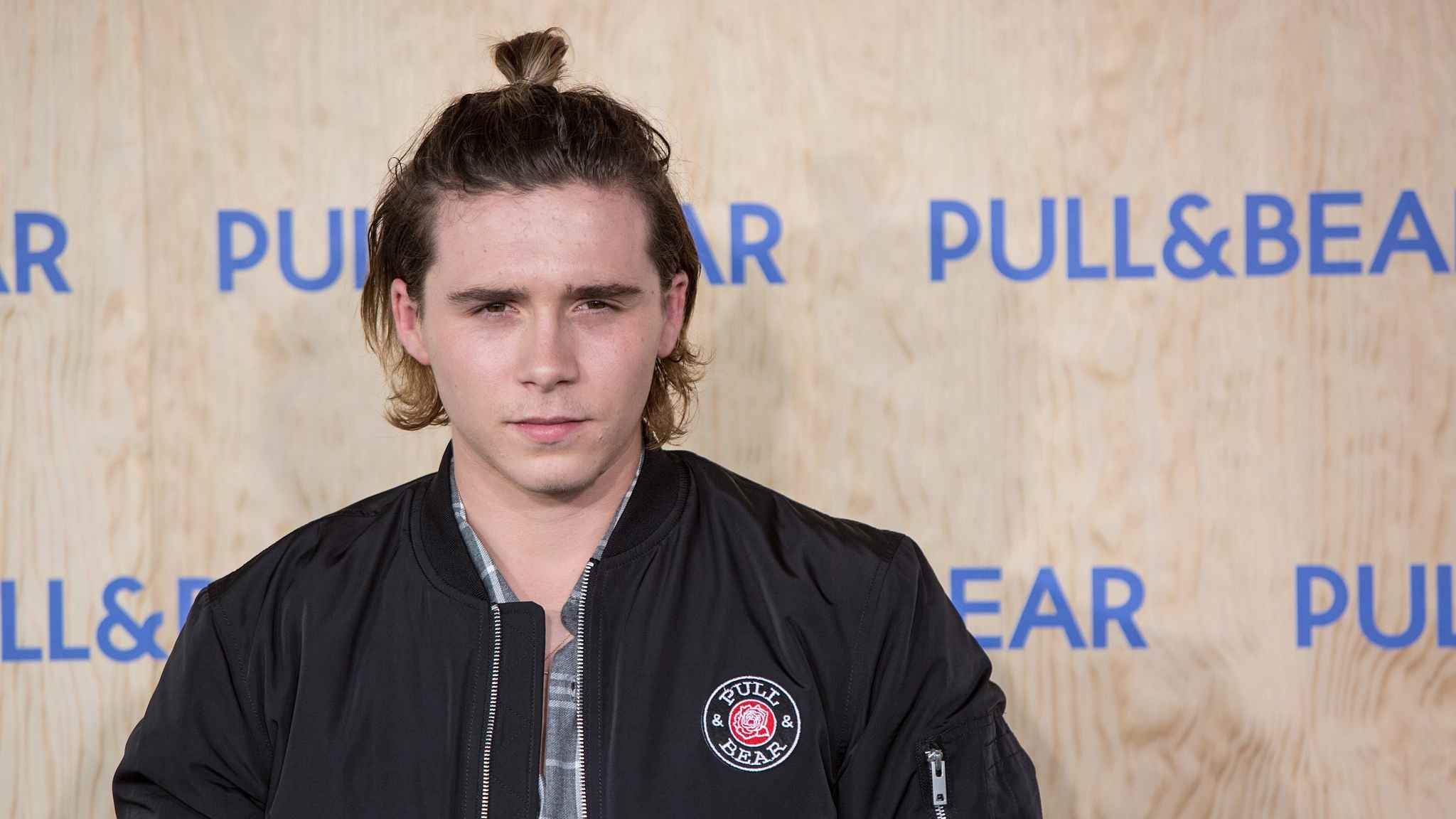 Brooklyn Beckham, Accused, Racism, Asian tourists, 2050x1160 HD Desktop