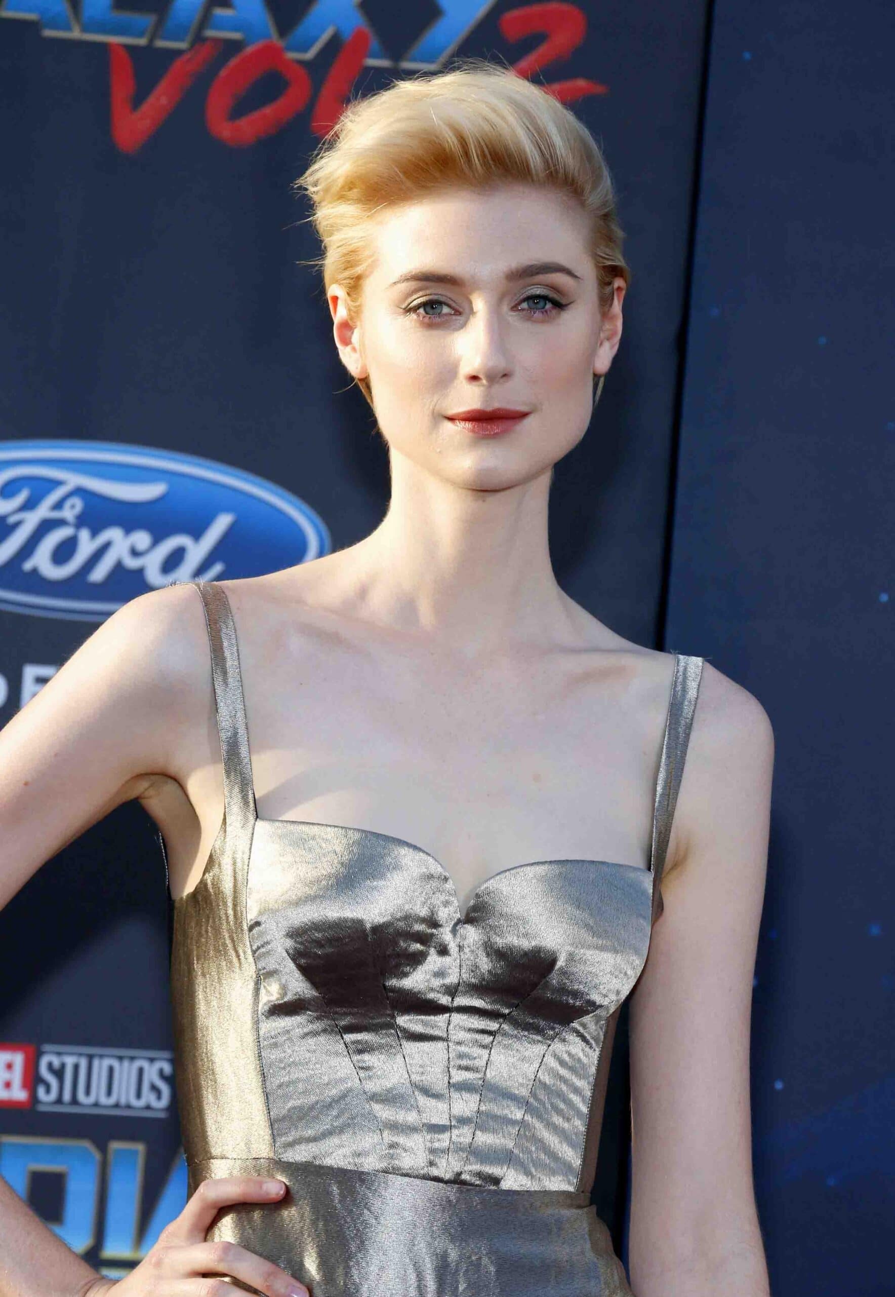 Elizabeth Debicki, The Crown, Princess Diana, 1770x2560 HD Phone