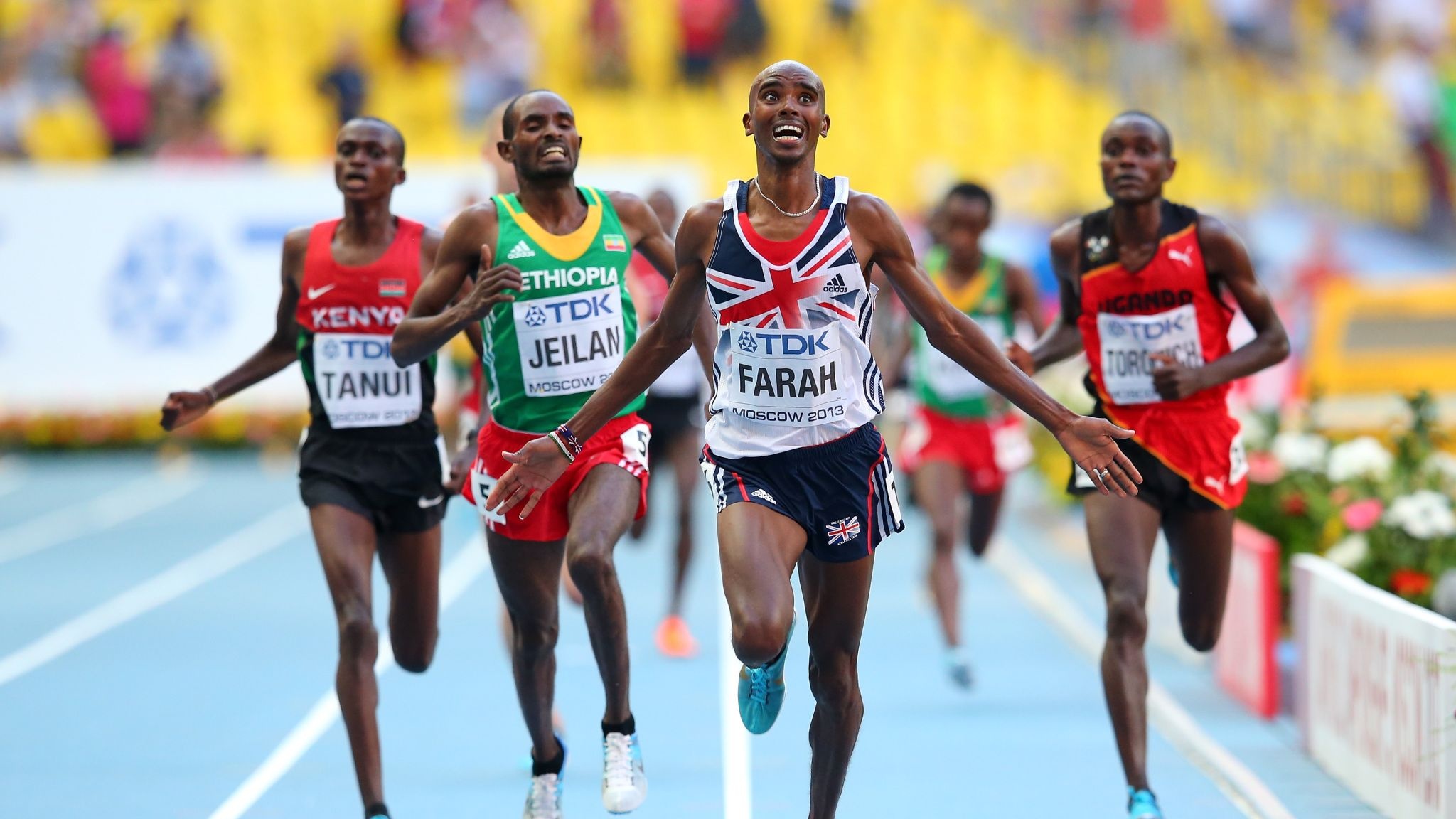 Mo Farah, Running powerhouse, Unstoppable speed, Legendary status, 2050x1160 HD Desktop