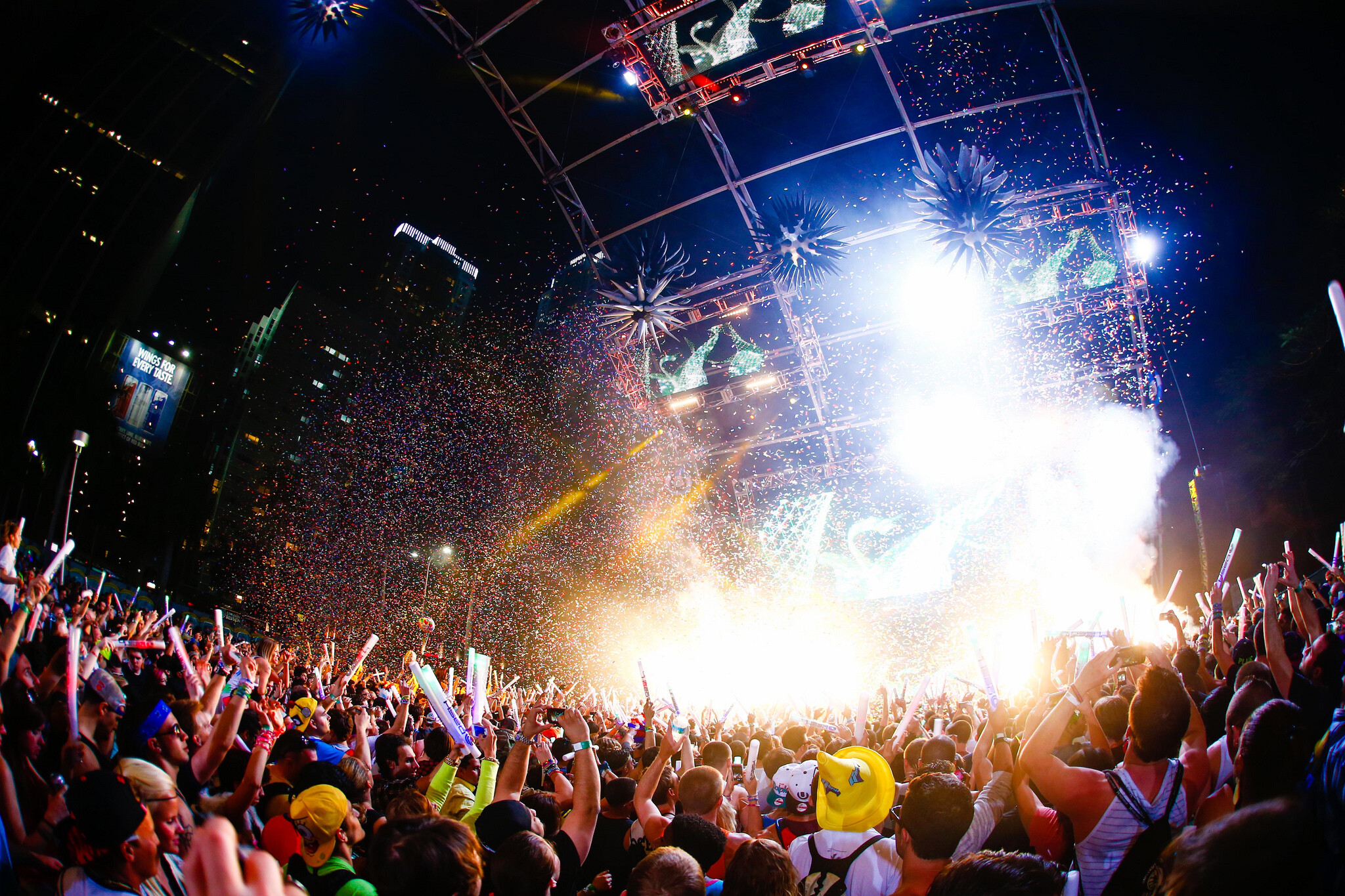 Music festival, Vibrant atmosphere, Energetic performances, Crowd excitement, 2050x1370 HD Desktop