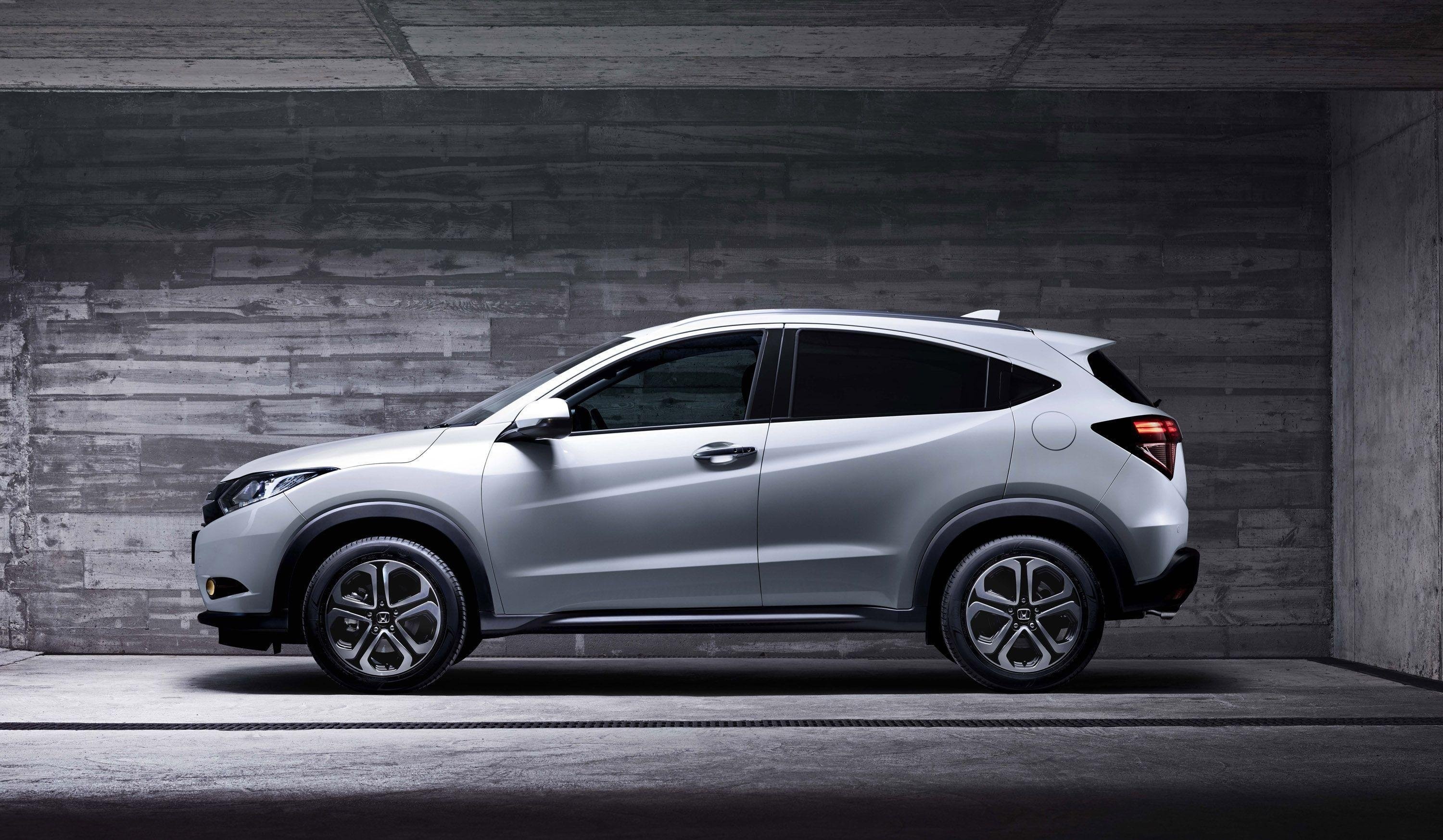 Honda HR-V, Compact crossover, Urban adventures, Sporty design, 3000x1750 HD Desktop