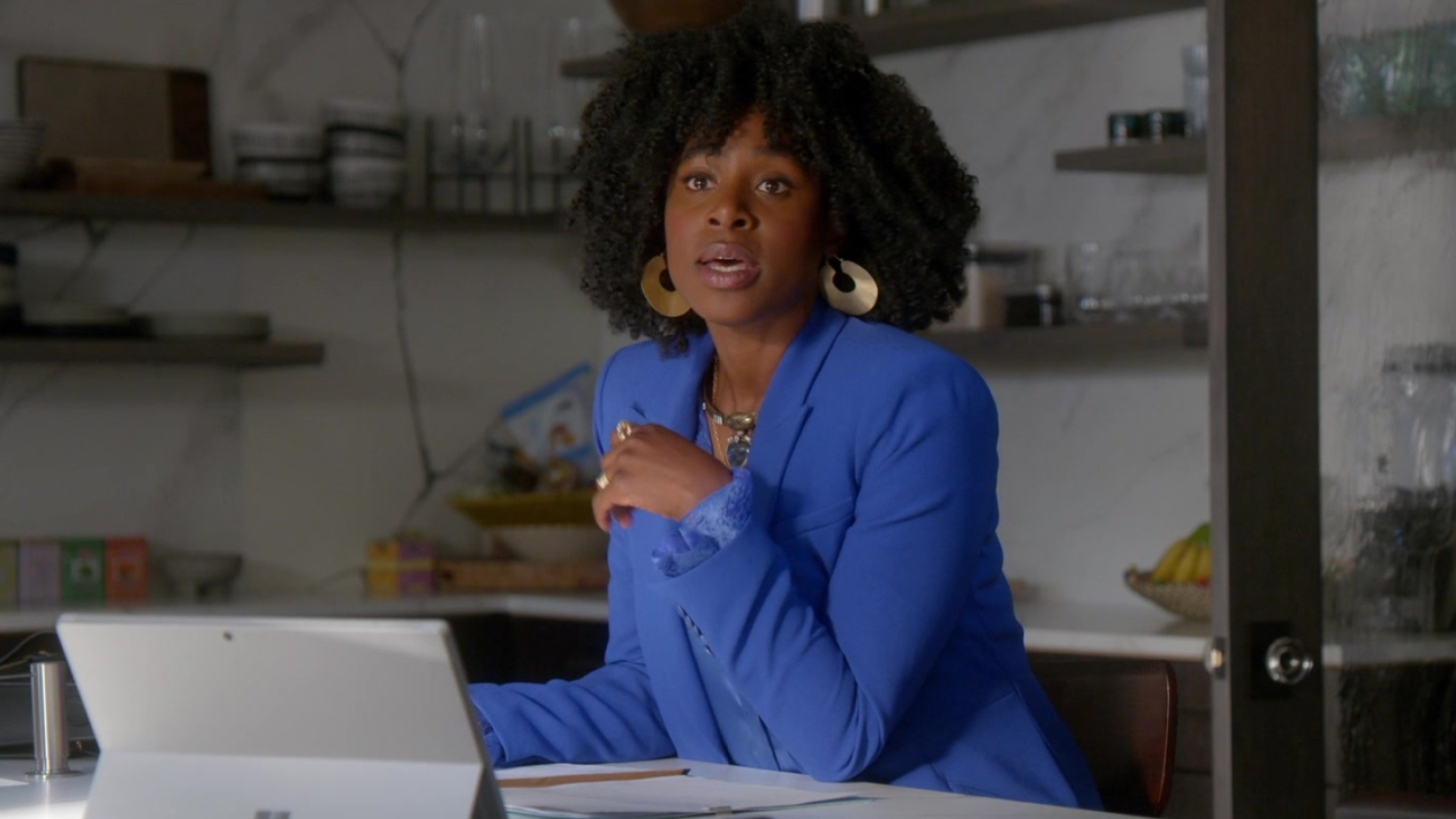 Kirby Howell-Baptiste, Microsoft Surface tablet, Why Women Kill, Season 1, 1920x1080 Full HD Desktop