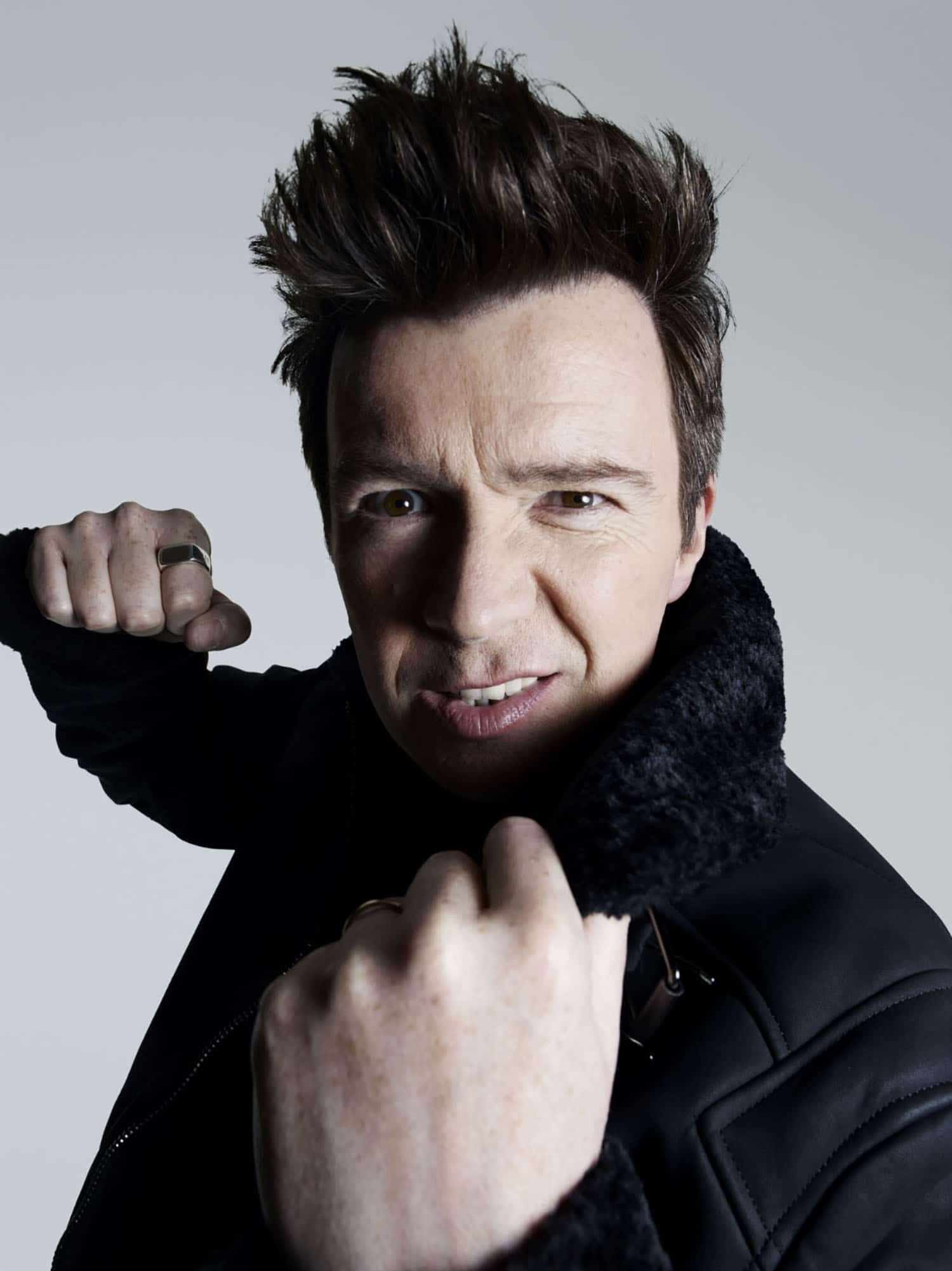 Rick Astley, Rick Astley und der song, Pop star, German interview, 1500x2010 HD Phone
