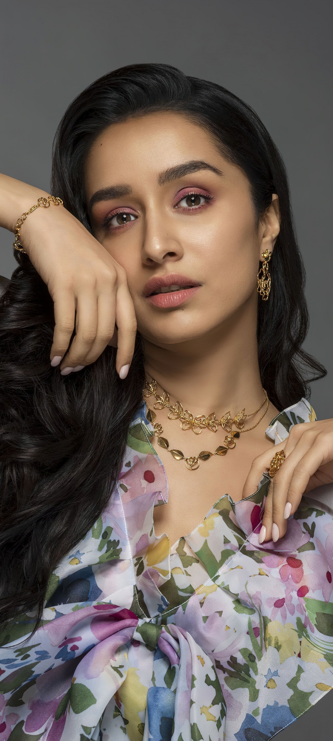 Shraddha Kapoor, gold floral necklace, floral print ruffled dress, HD Phone wallpaper