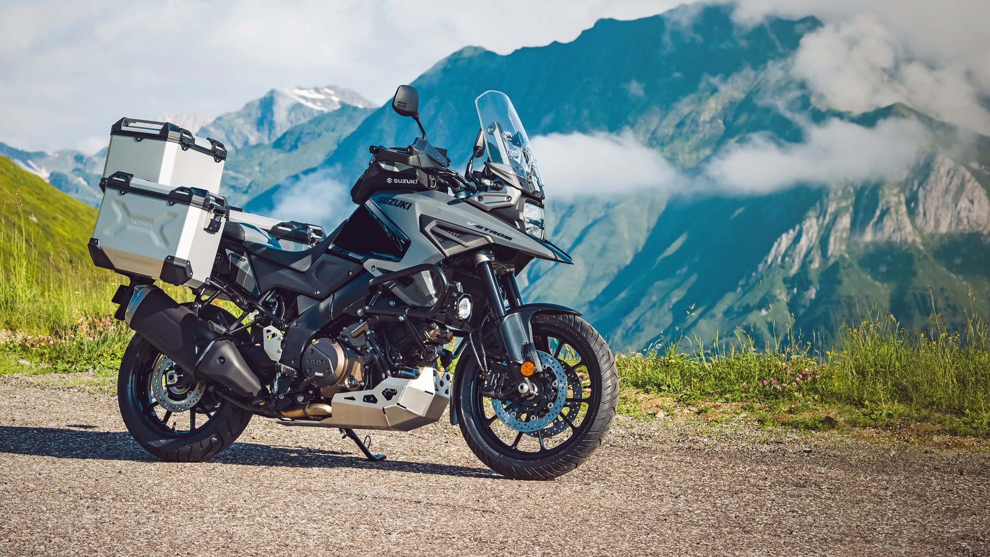 Suzuki V-Strom 1050, High res images, I am a biker, 2000x1130 HD Desktop