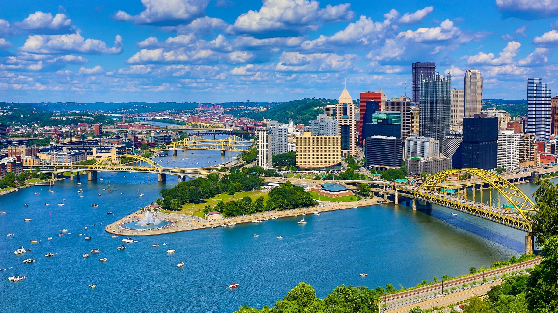 Point State Park, Pittsburgh Skyline Wallpaper, 2320x1300 HD Desktop