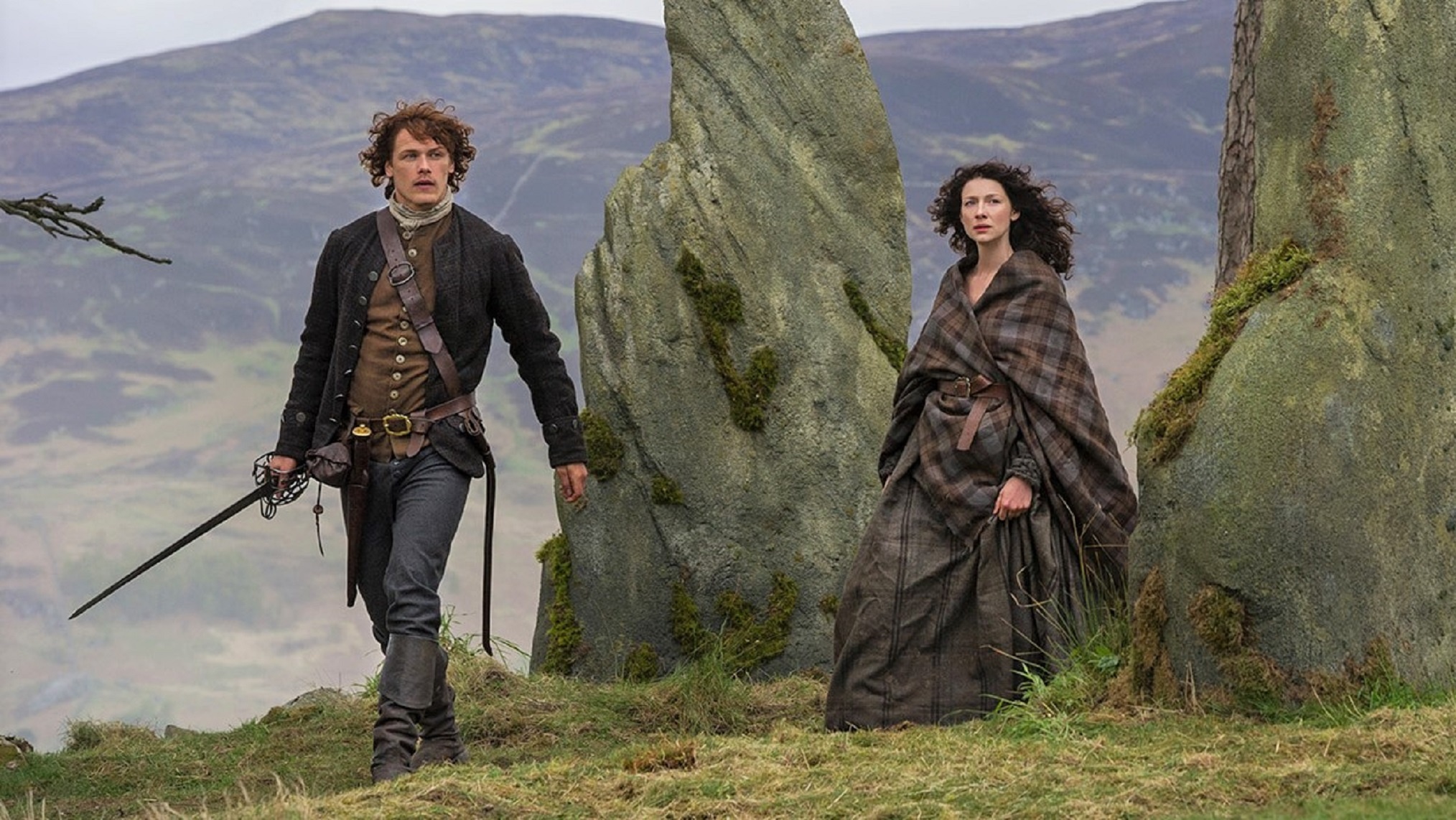 Outlander TV series, 7th anniversary celebration, Star-studded cast, Milestone tribute, 2030x1150 HD Desktop