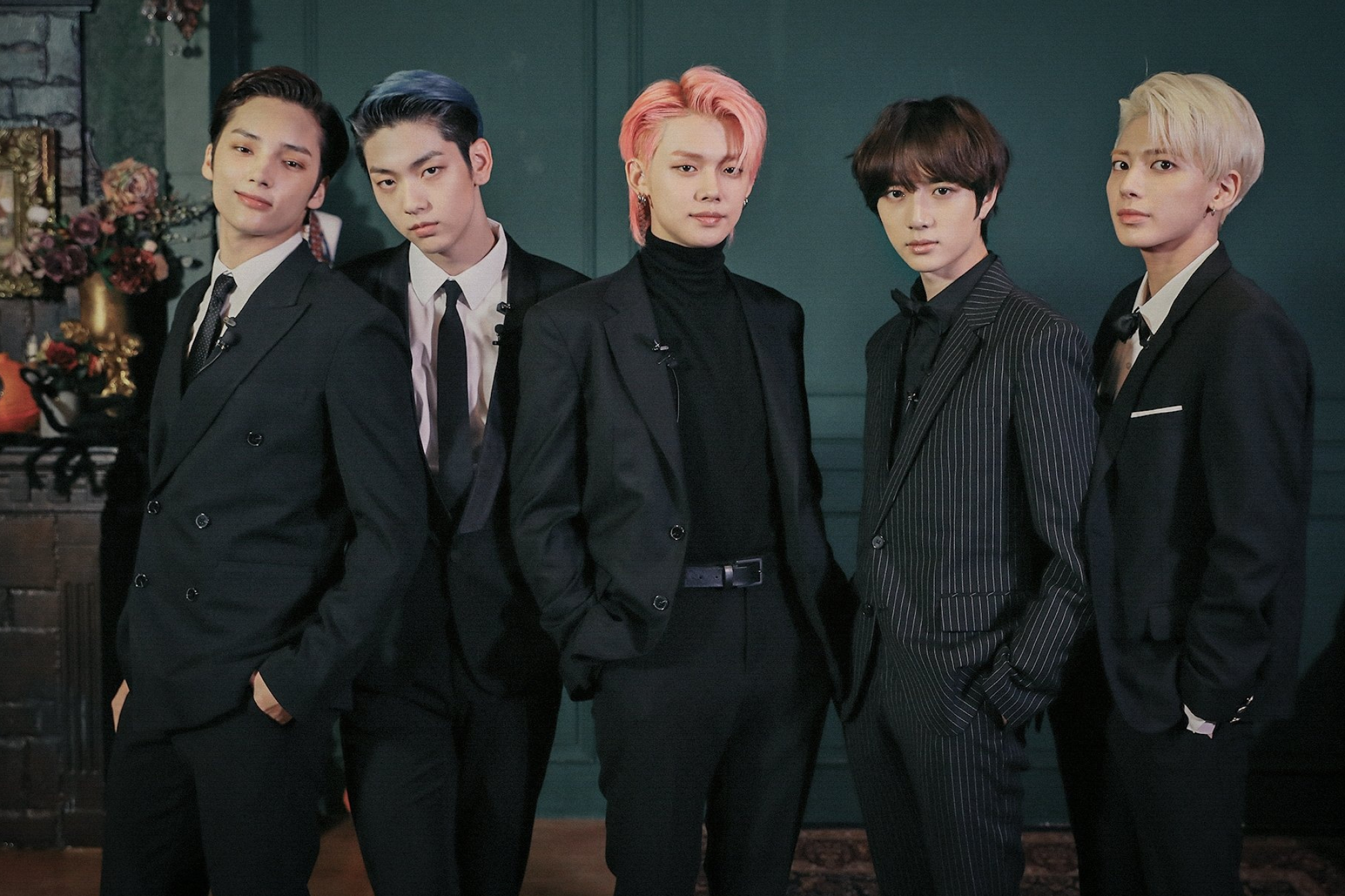 Tomorrow X Together, Yeonjun with pink hair, Soobin, Huening Kai, Beomgyu and Taehyun, HD Desktop wallpaper