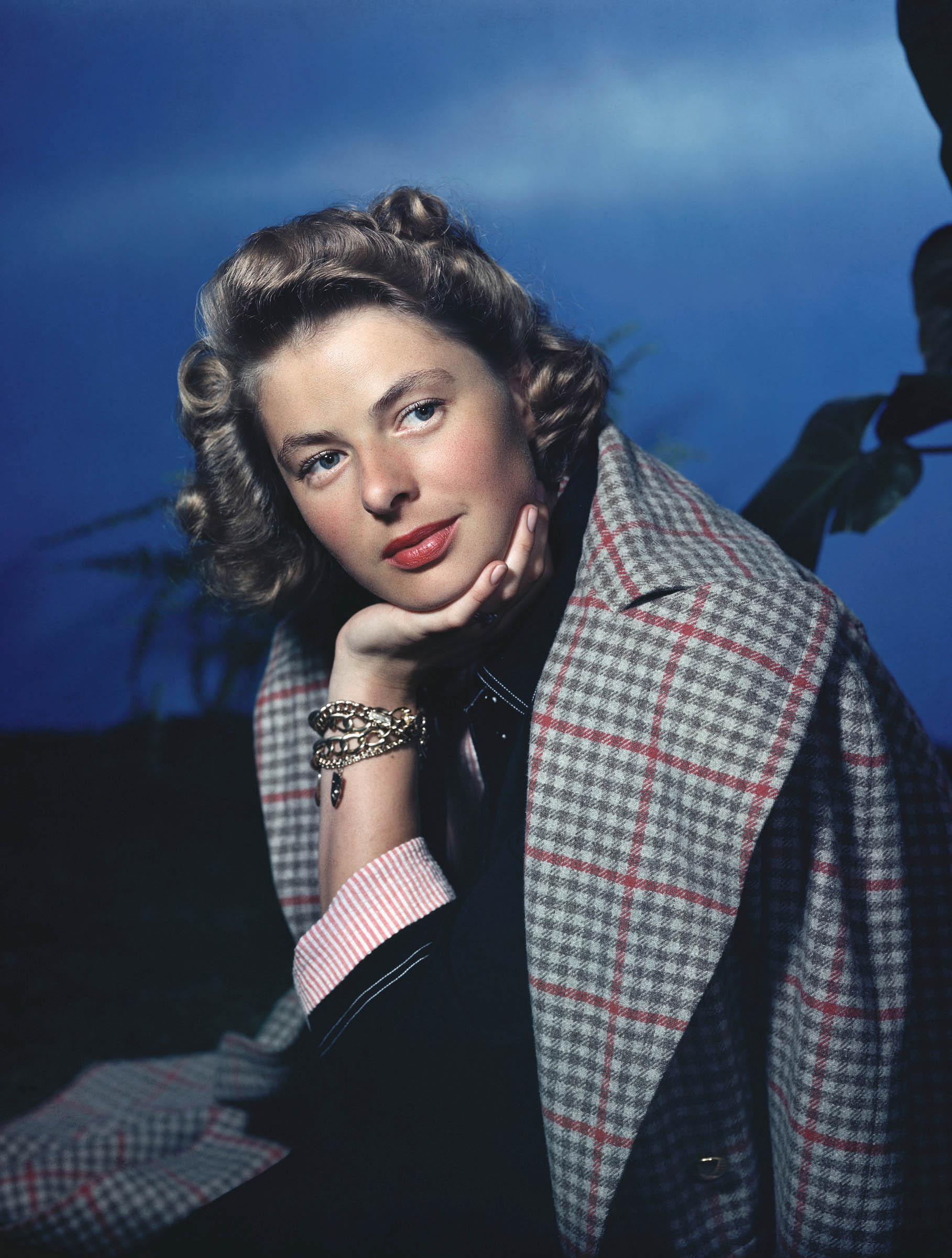Ingrid Bergman, Style inspiration, Elegant fashion, Hollywood glamour, 1820x2400 HD Phone