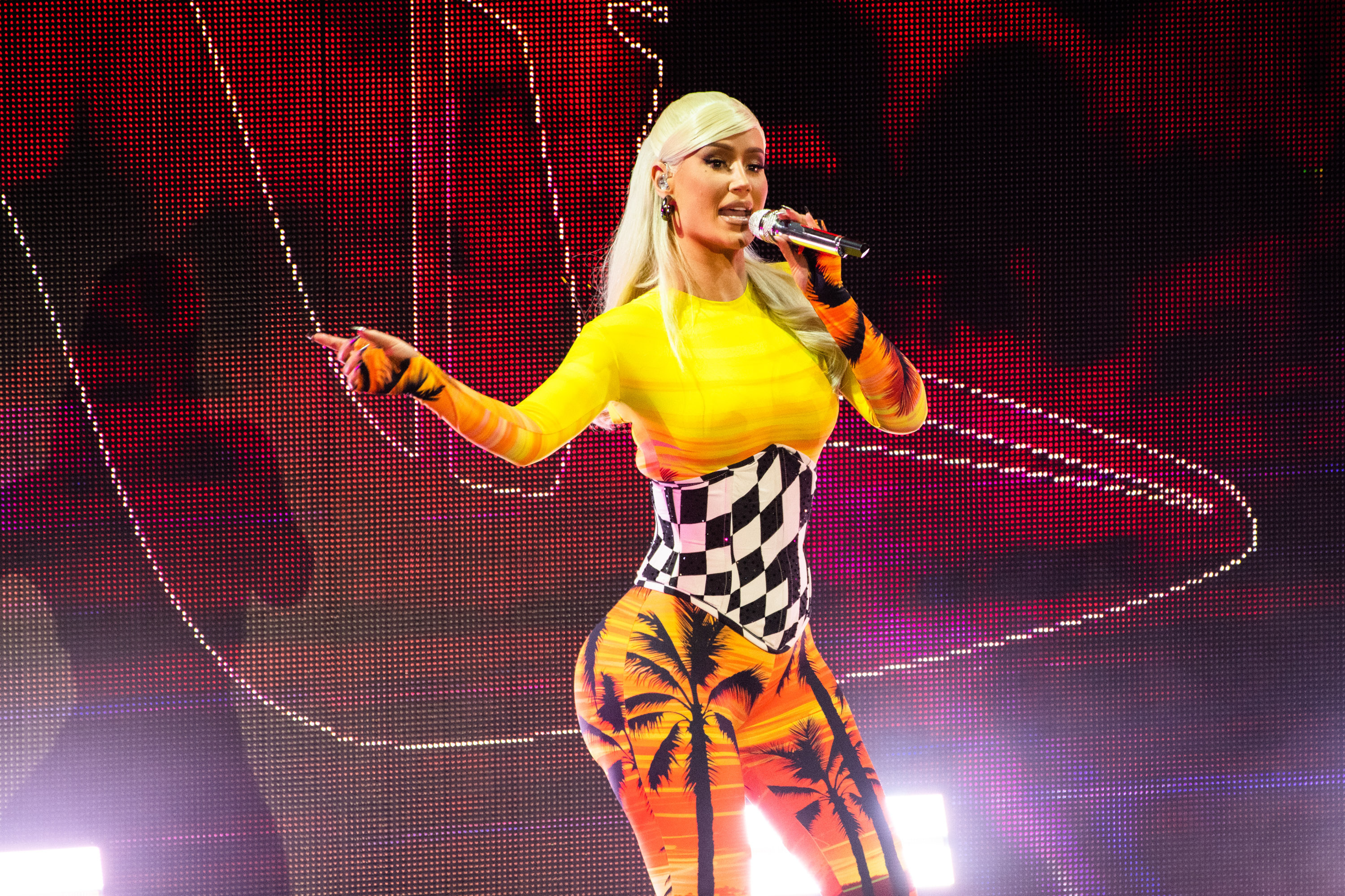 Shoreline Amphitheatre, Iggy Azalea Wallpaper, 3000x2000 HD Desktop