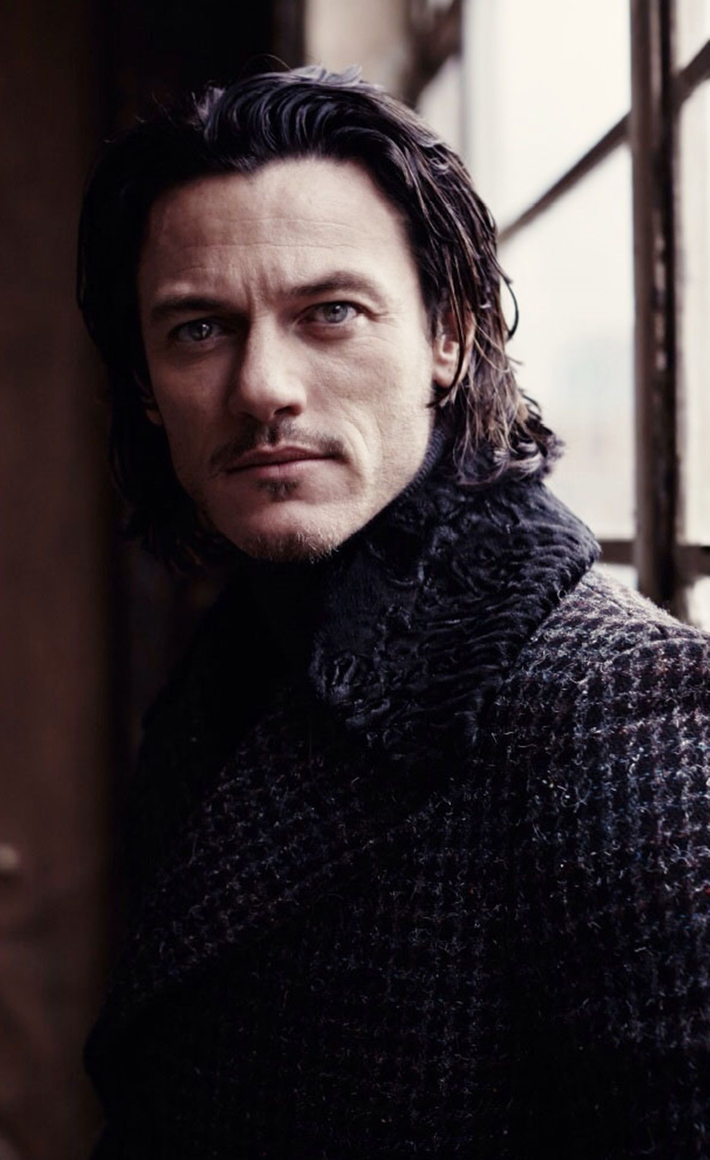 Luke Evans, Portrayed Dracula, Dynamic performance, Modern adaptation, 1410x2290 HD Phone