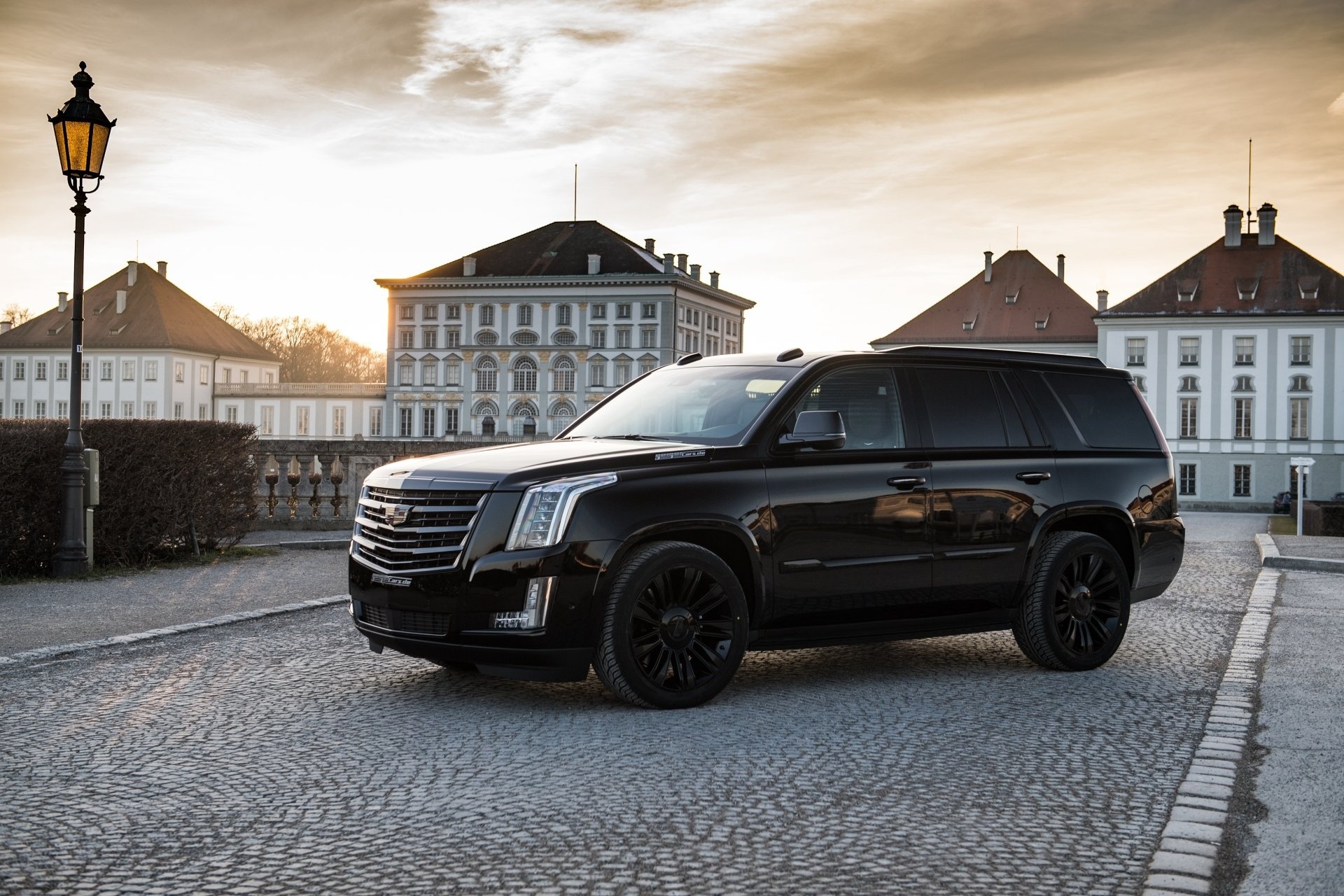 GMT K2 Left Side, Cadillac Escalade Wallpaper, 1920x1280 HD Desktop