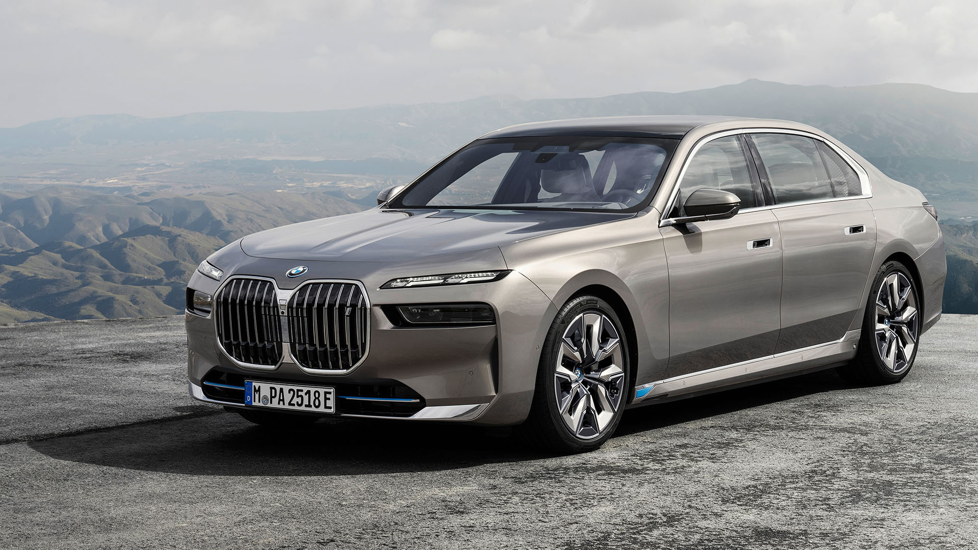 New BMW flagship, Controversial design, Bold statement, Iconic model, 1920x1080 Full HD Desktop