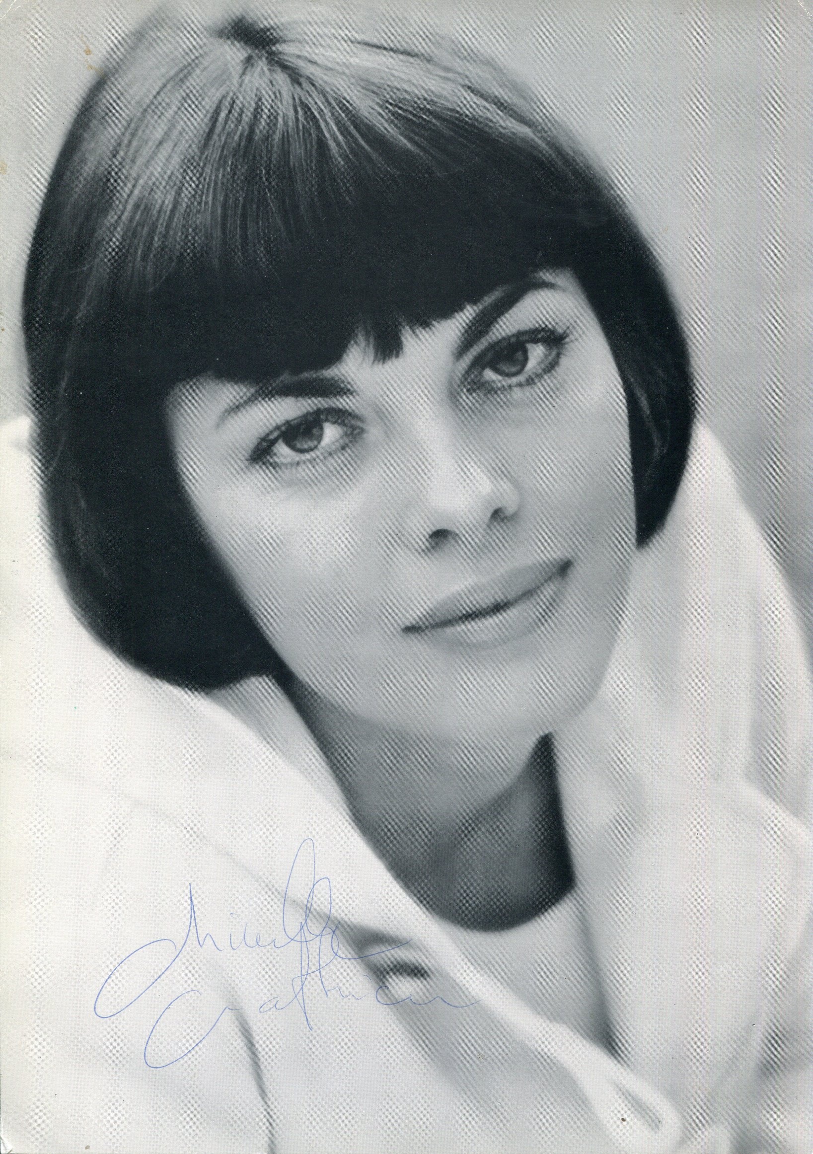 Mireille Mathieu, Autograph, Signed Promotion Card, 1640x2330 HD Phone