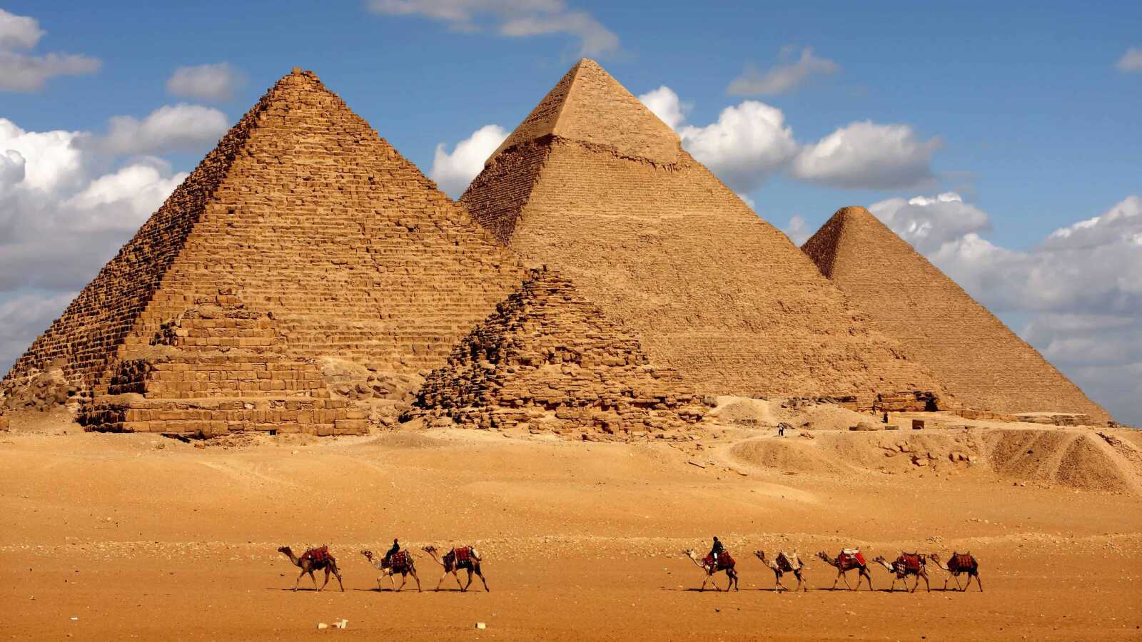 Pyramids of Giza Wallpapers (36 images) - WallpaperCat