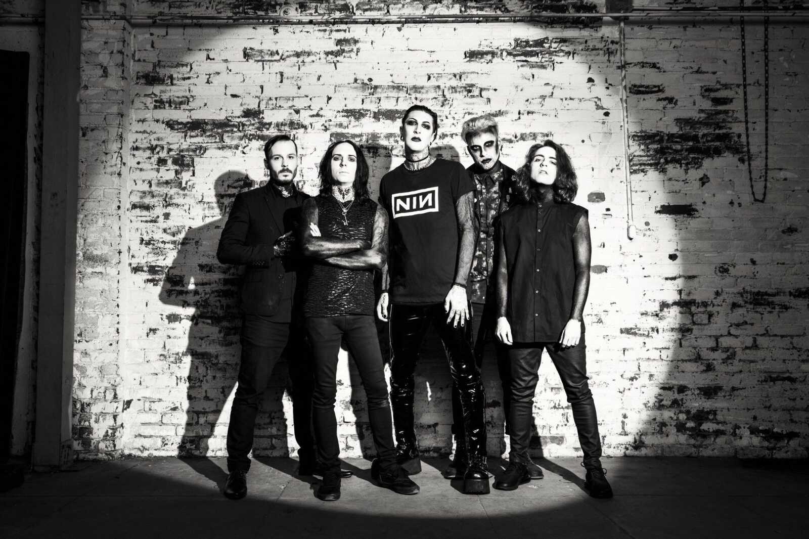 Motionless Image Motionless in White Wallpapers (33 images) - WallpaperCat