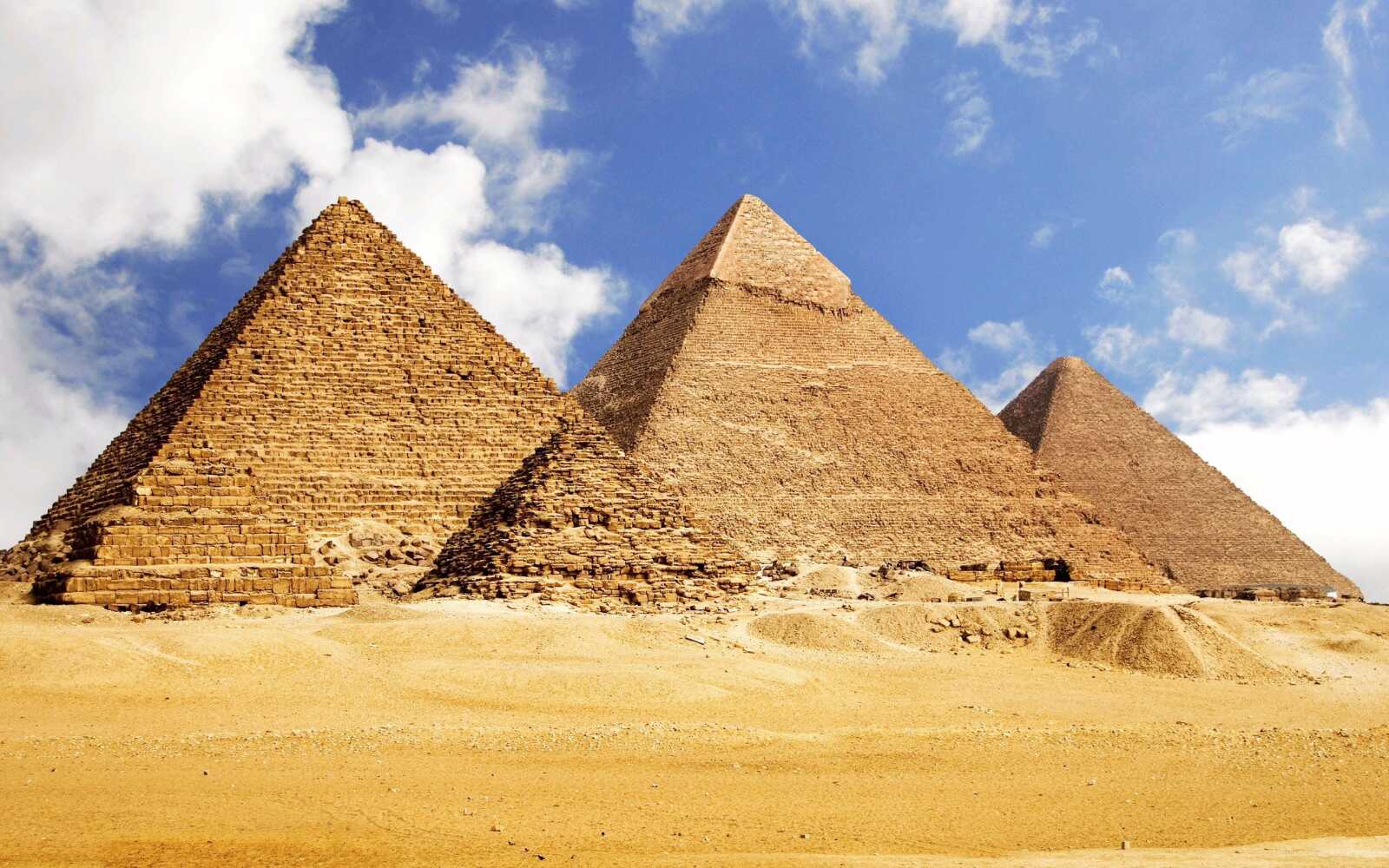 Pyramids of Giza Wallpapers (36 images) - WallpaperCat