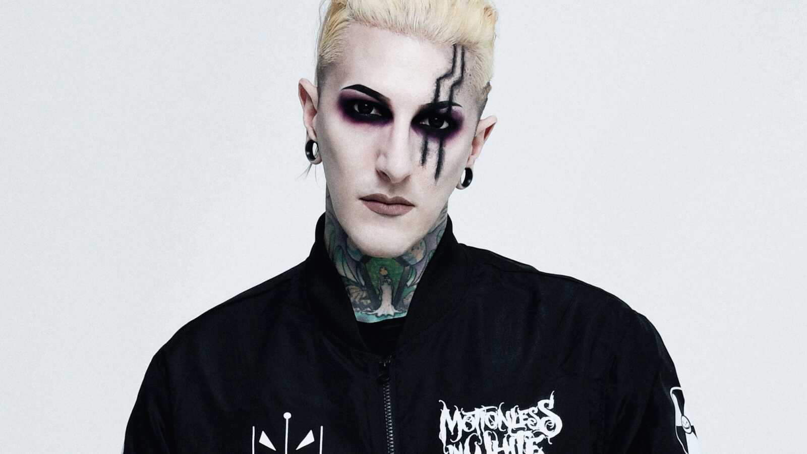 Motionless Image Motionless in White Wallpapers (33 images) - WallpaperCat
