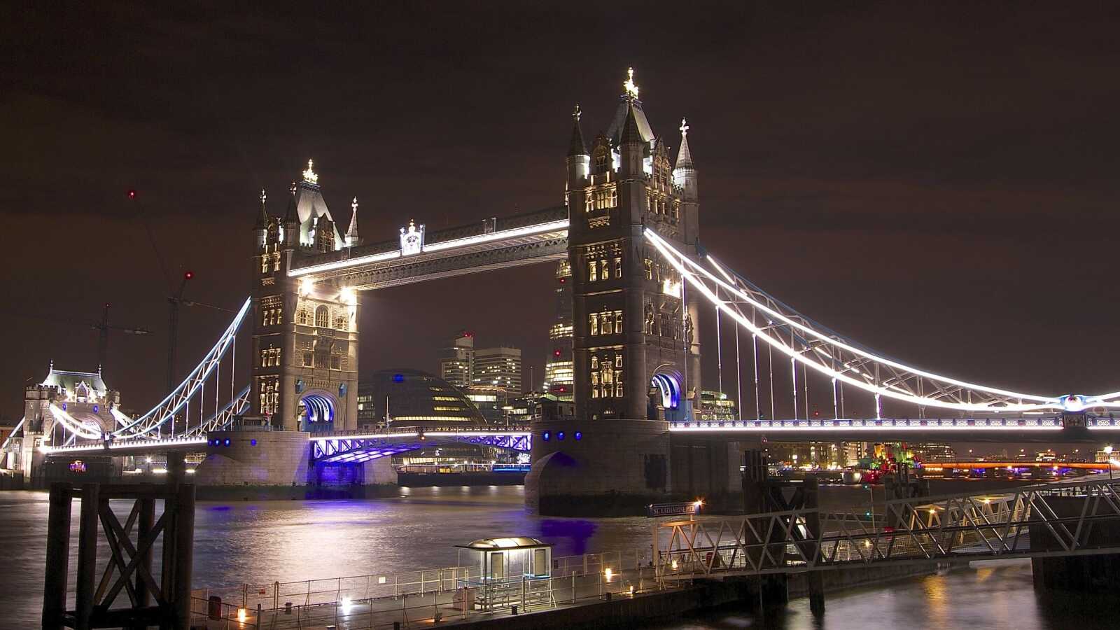 Desktop 4K London Bridge - Tower Bridge &...