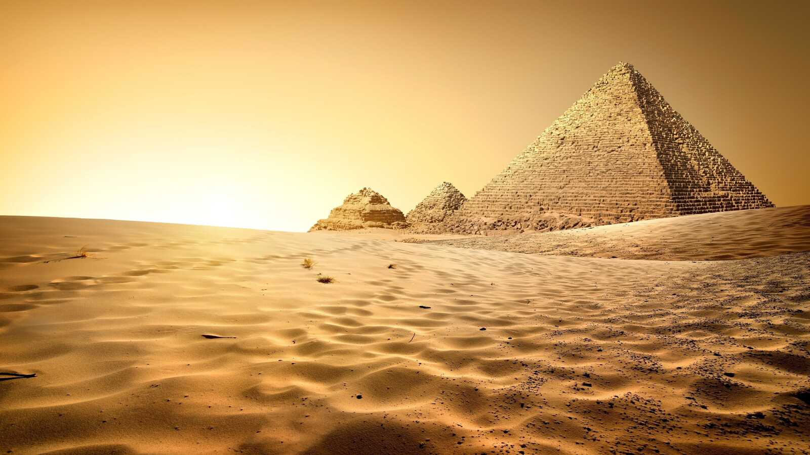 Pyramids of Giza Wallpapers (36 images) - WallpaperCat