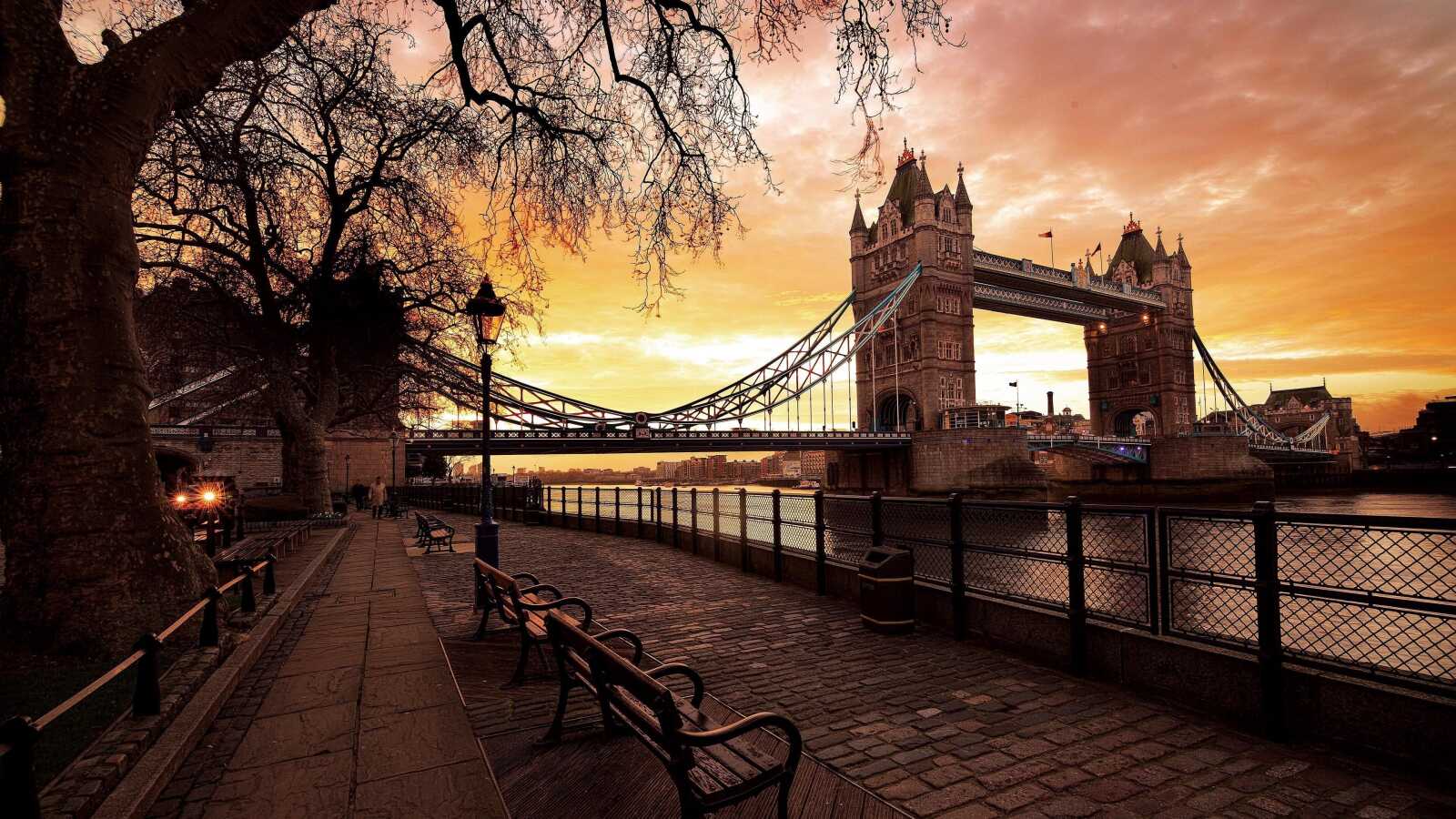 3782632 - Tower Bridge & London Night