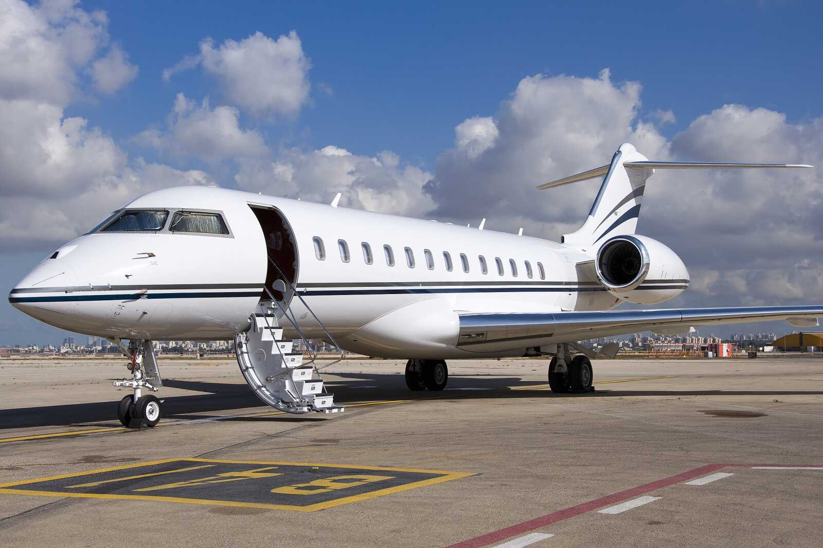 Bombardier Global 5000 Wallpapers (12 images) - WallpaperCat