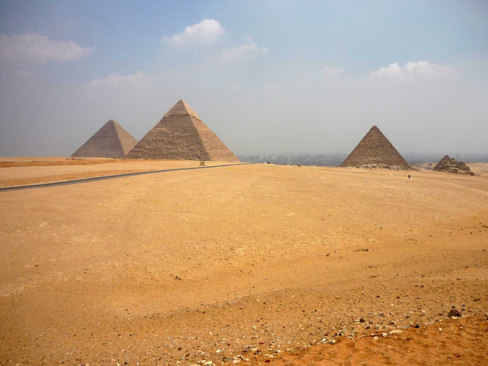 Pyramids of Giza Wallpapers (36 images) - WallpaperCat