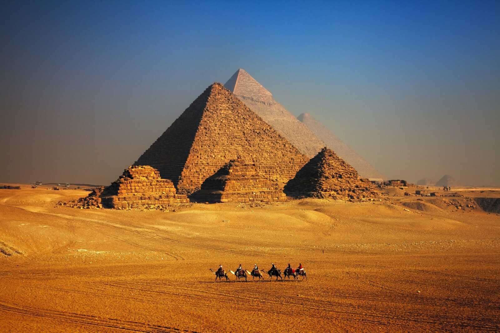 Pyramids of Giza Wallpapers (36 images) - WallpaperCat