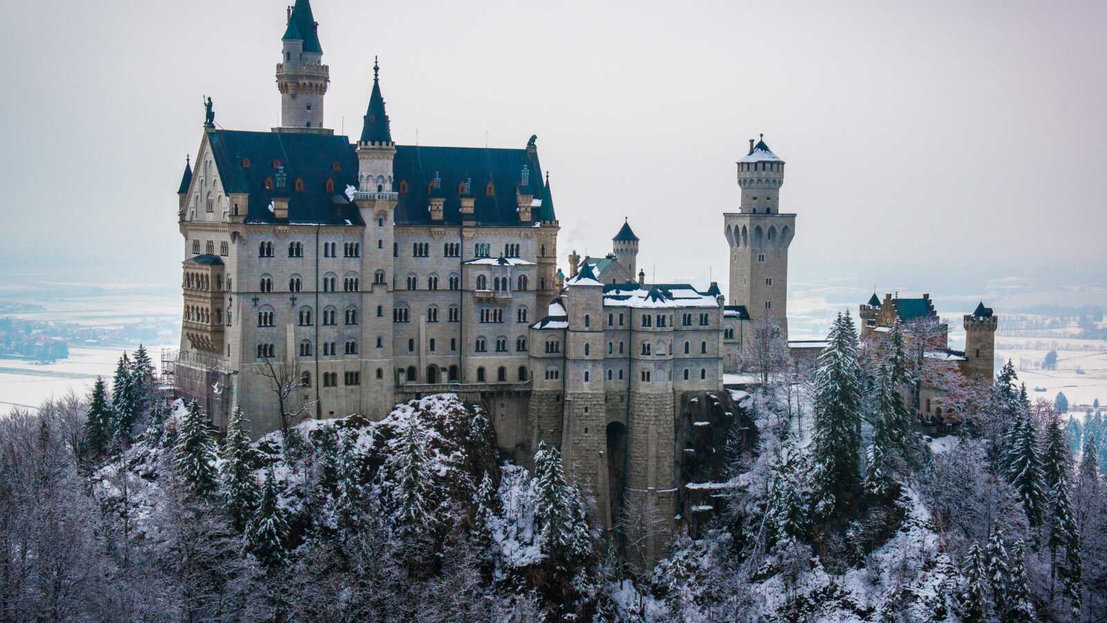 Desktop 4K Neuschwanstein Castle - Neuschw...