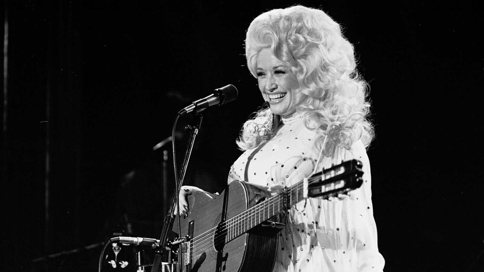 Dolly Parton Wallpapers (36 images) - WallpaperCat
