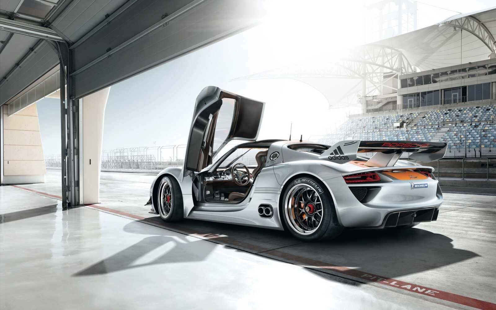 Porsche 918 4K Wallpapers Collection