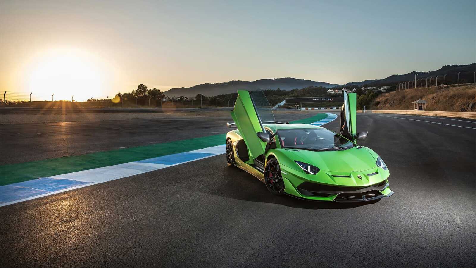 Green Aventador Svj