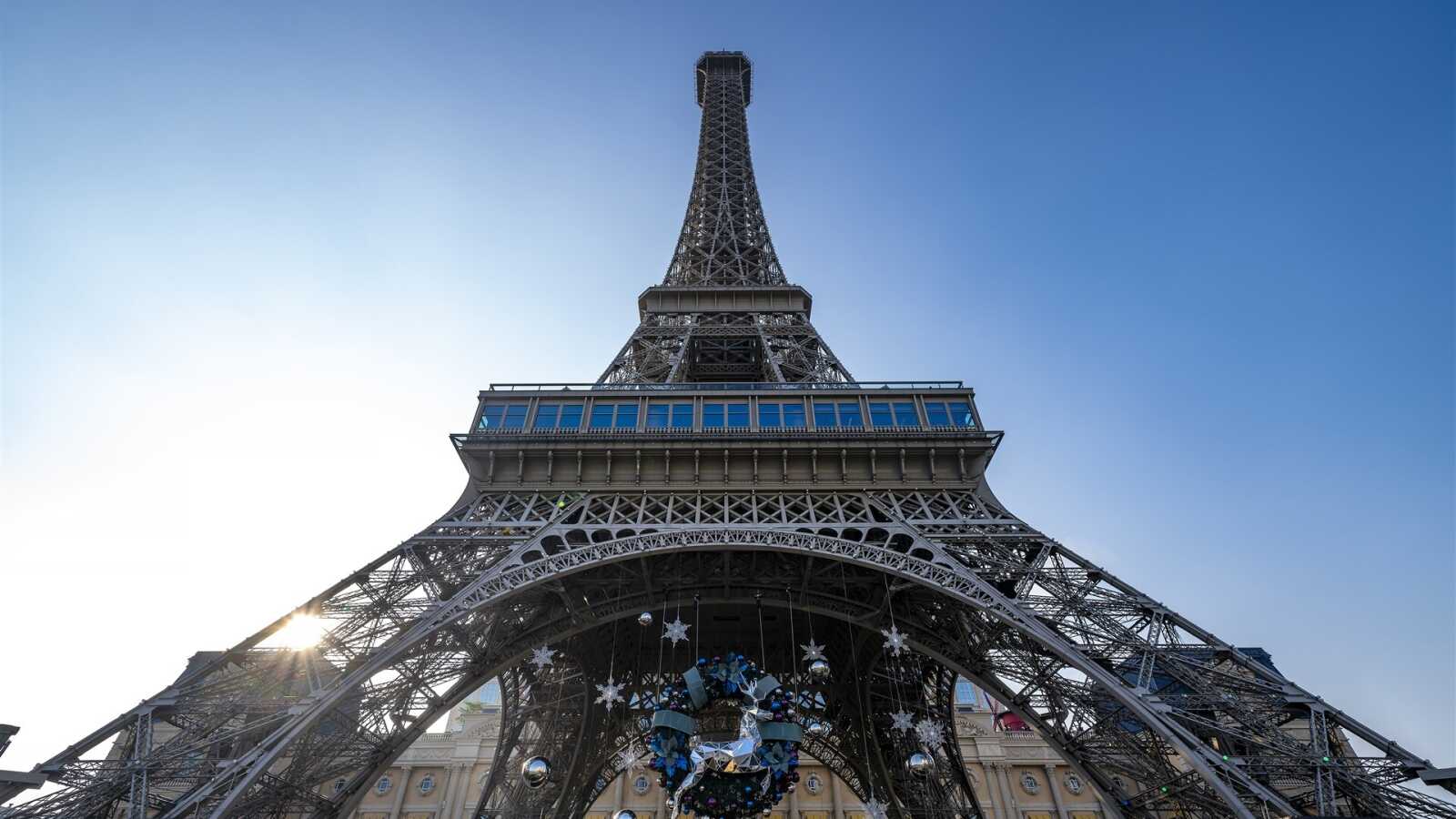 Eiffel Tower Wallpapers (36 images) - WallpaperCat