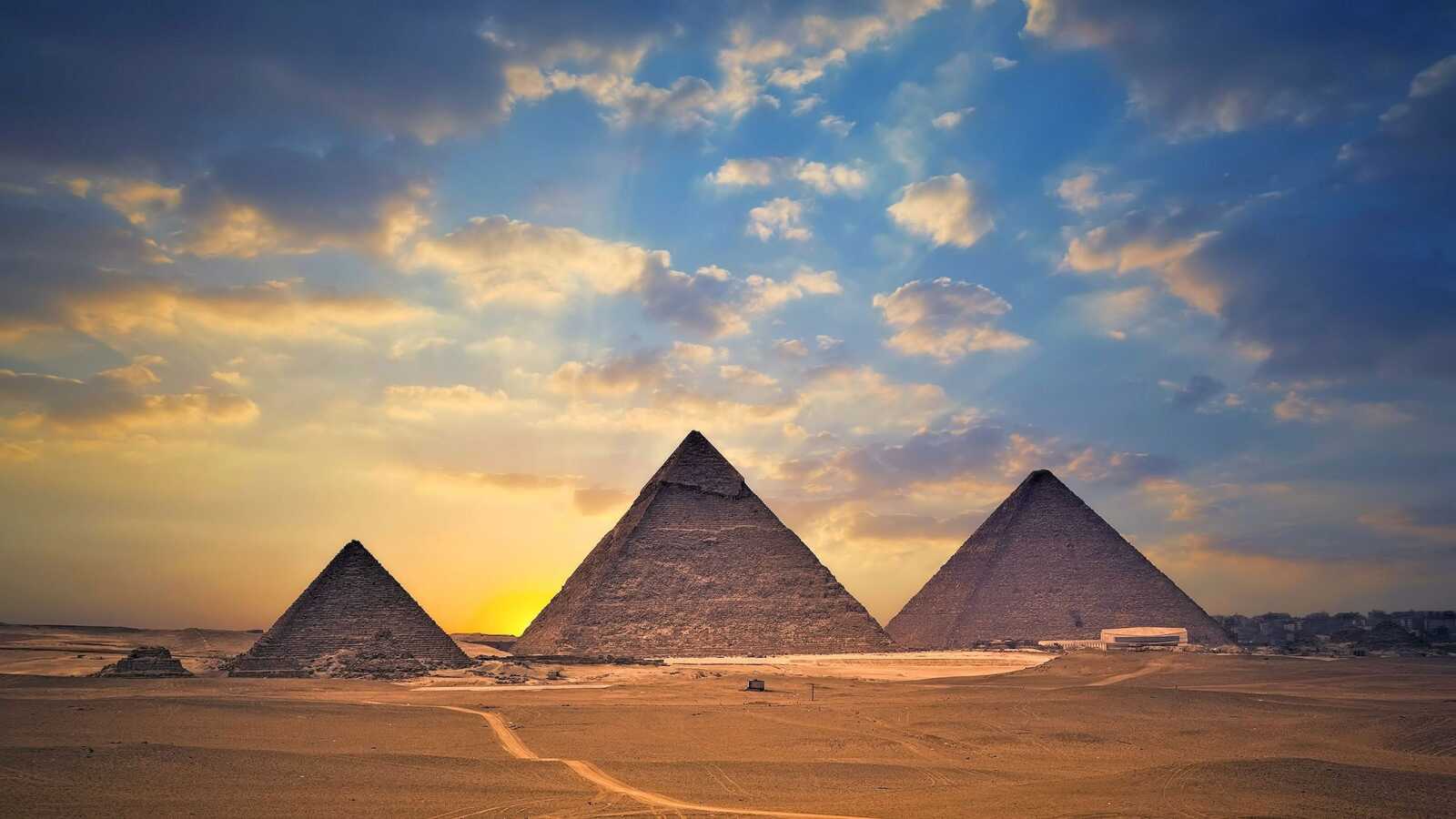 Pyramids of Giza Wallpapers (36 images) - WallpaperCat
