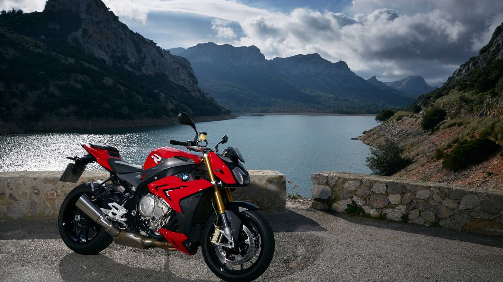 Street Bike Wallpapers (34 images) - WallpaperCat